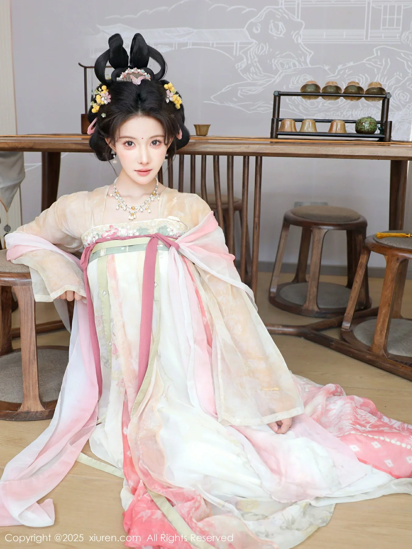   [XiuRen]高清写真图 2025.08.13 No.10645 梨霜儿 古装服饰第25张图片