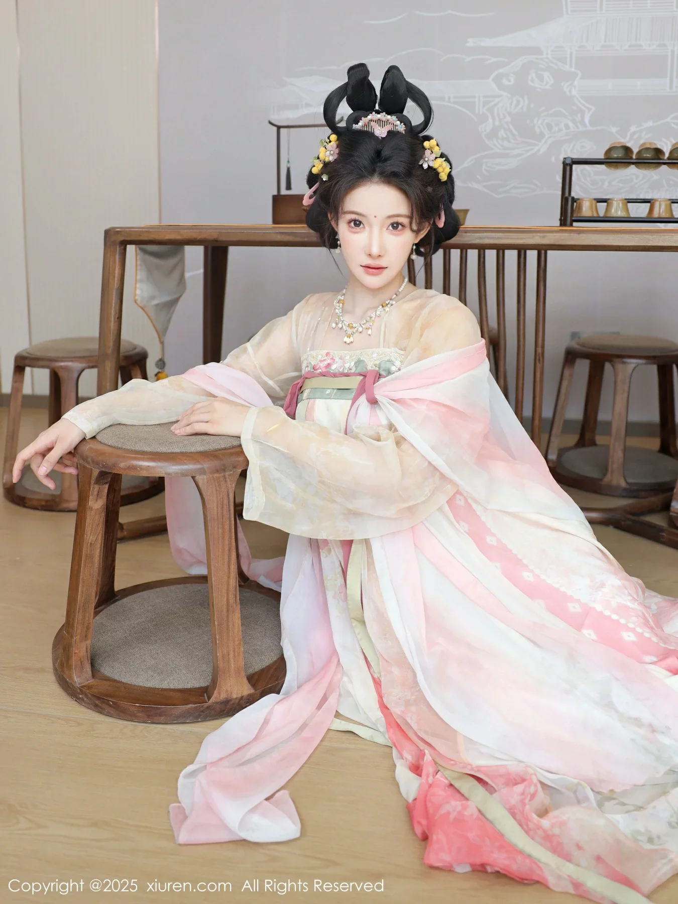   [XiuRen]高清写真图 2025.08.13 No.10645 梨霜儿 古装服饰第26张图片