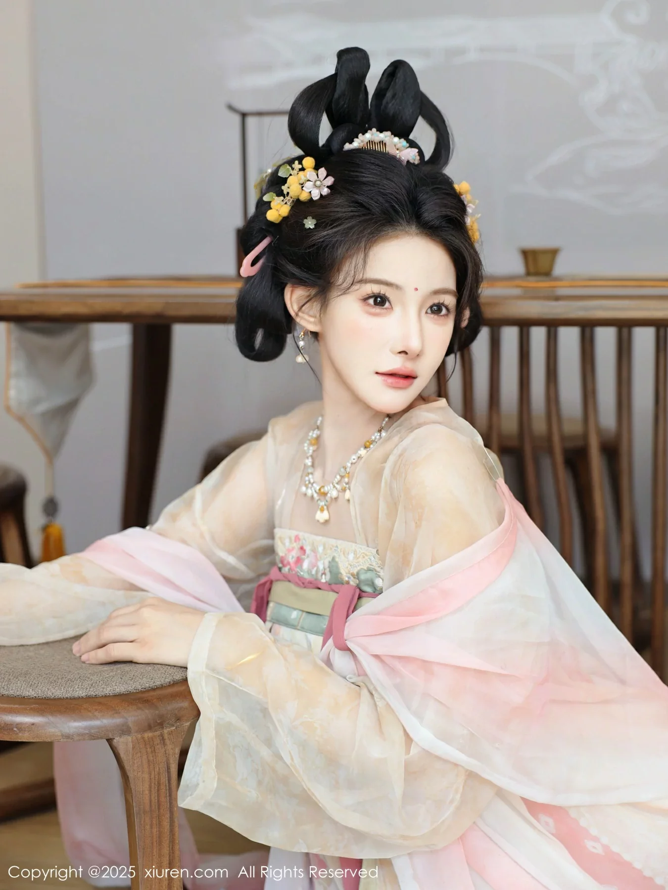   [XiuRen]高清写真图 2025.08.13 No.10645 梨霜儿 古装服饰第27张图片