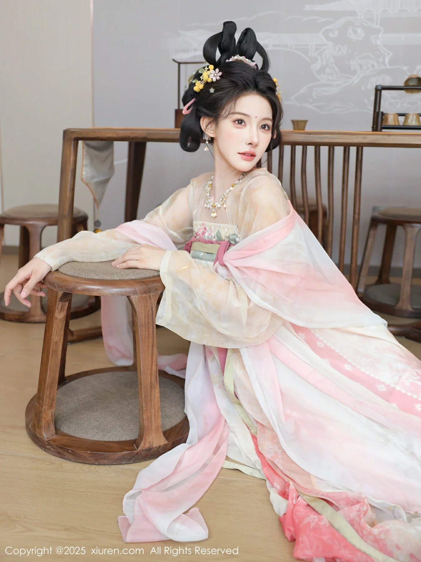   [XiuRen]高清写真图 2025.08.13 No.10645 梨霜儿 古装服饰第28张图片