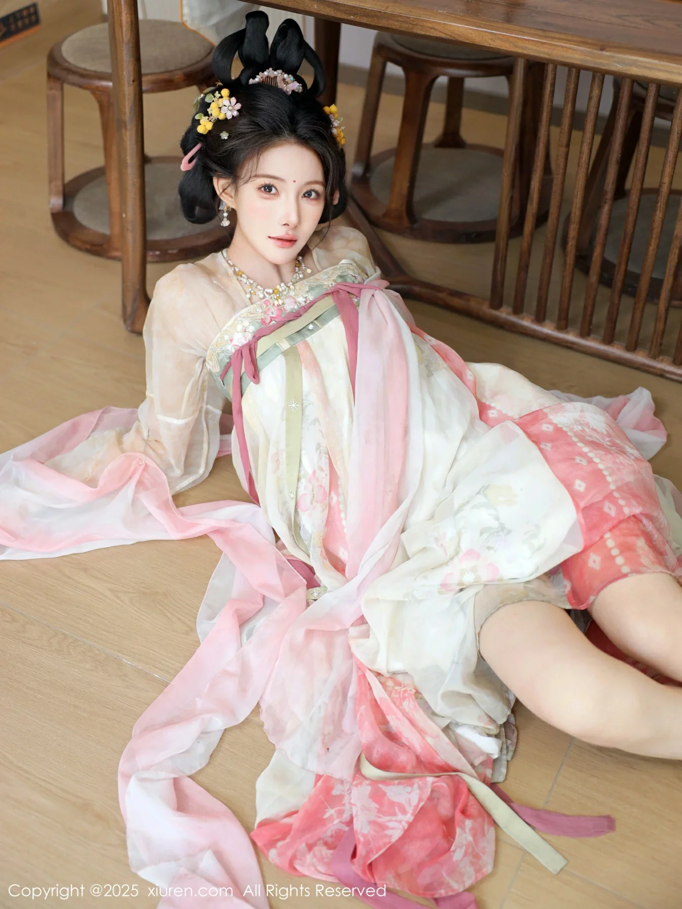   [XiuRen]高清写真图 2025.08.13 No.10645 梨霜儿 古装服饰第34张图片