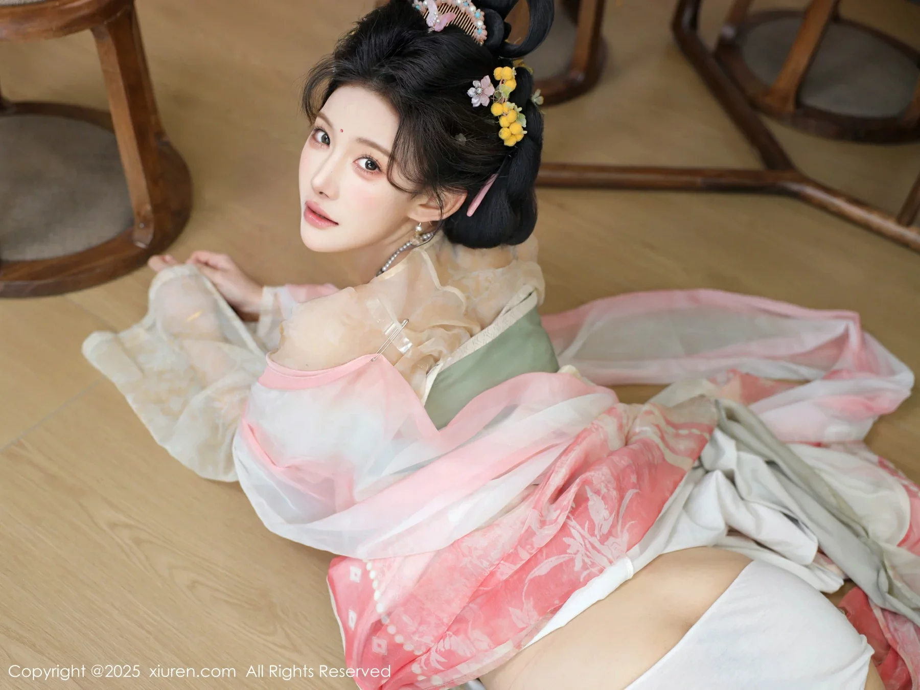   [XiuRen]高清写真图 2025.08.13 No.10645 梨霜儿 古装服饰第37张图片