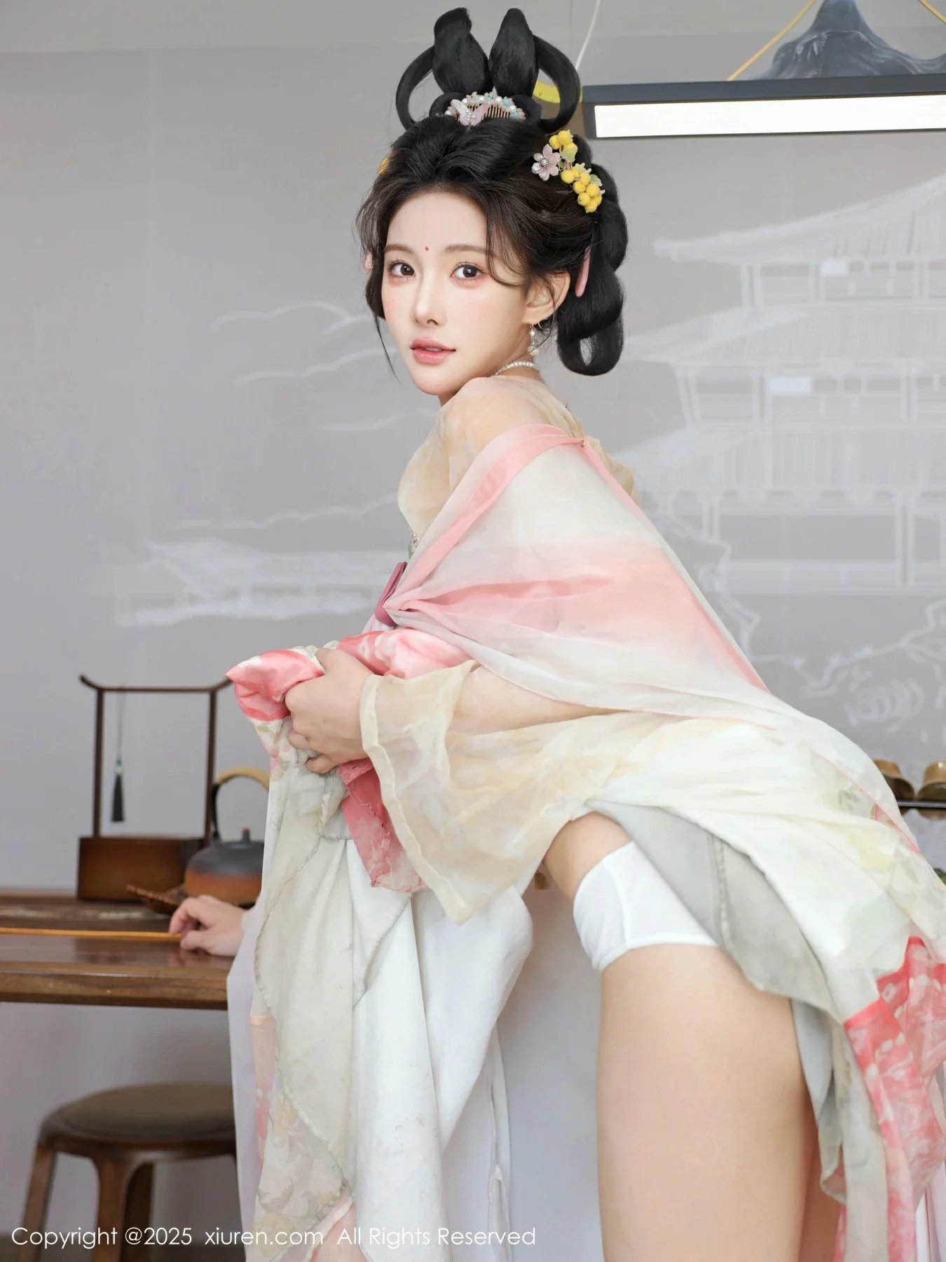   [XiuRen]高清写真图 2025.08.13 No.10645 梨霜儿 古装服饰第42张图片
