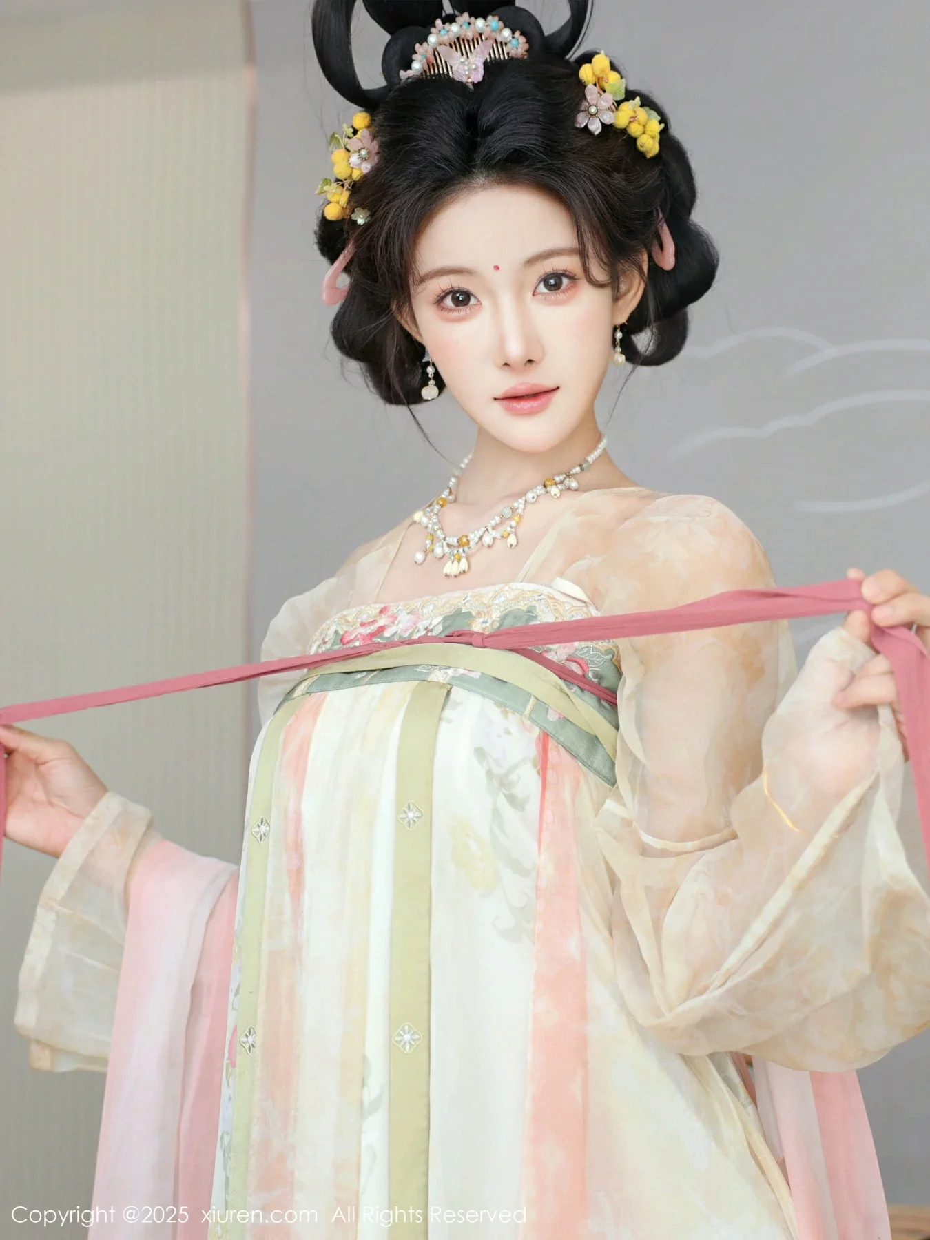   [XiuRen]高清写真图 2025.08.13 No.10645 梨霜儿 古装服饰第44张图片