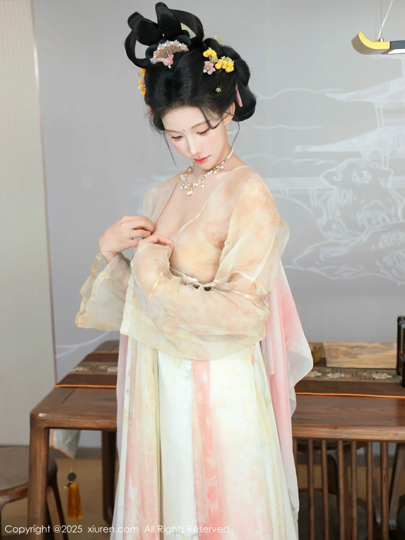   [XiuRen]高清写真图 2025.08.13 No.10645 梨霜儿 古装服饰第52张图片