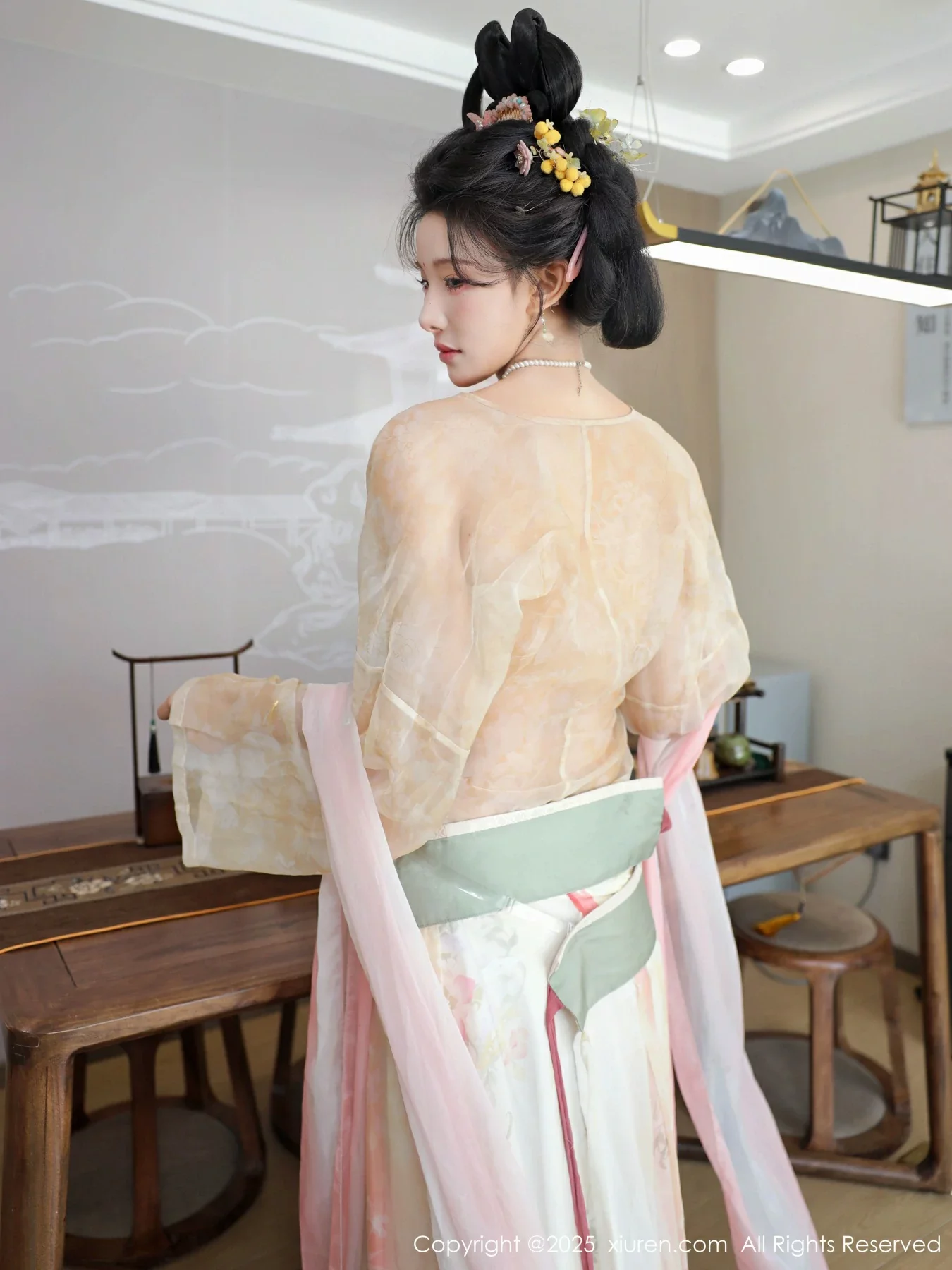   [XiuRen]高清写真图 2025.08.13 No.10645 梨霜儿 古装服饰第56张图片