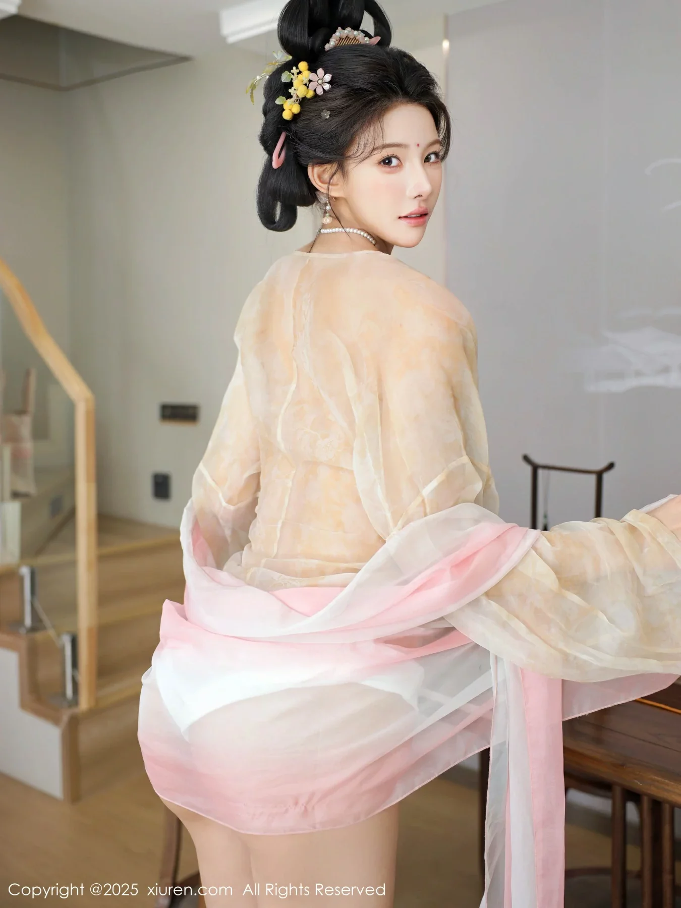   [XiuRen]高清写真图 2025.08.13 No.10645 梨霜儿 古装服饰第57张图片
