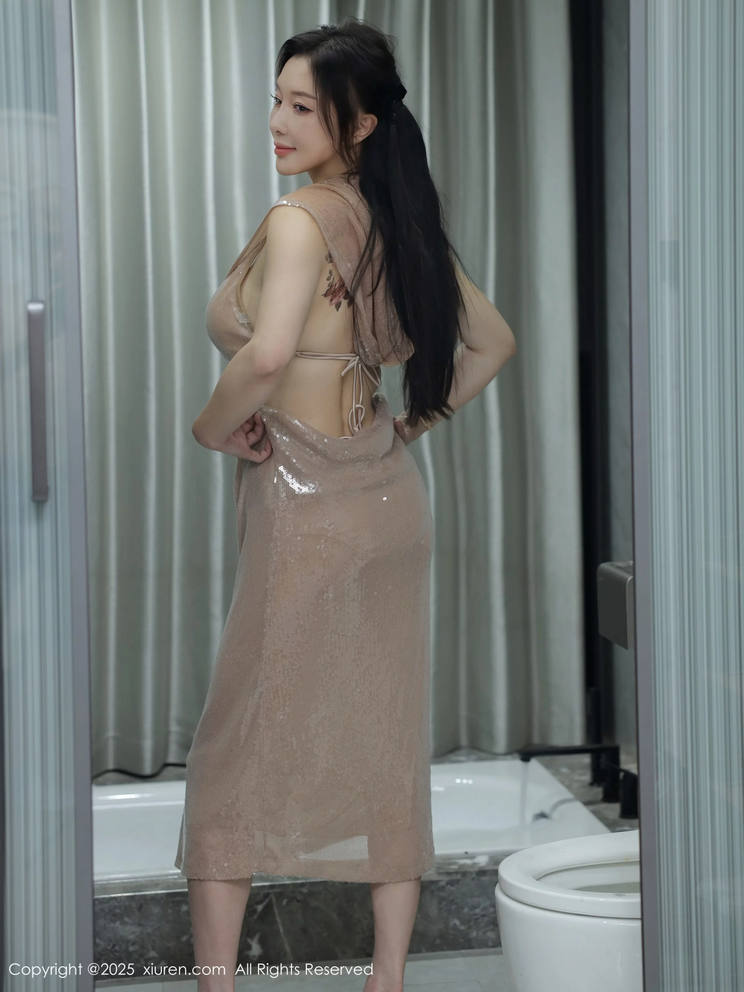   [XiuRen]高清写真图 2025.08.14 No.10649 苏一诺 亮片比基尼第17张图片