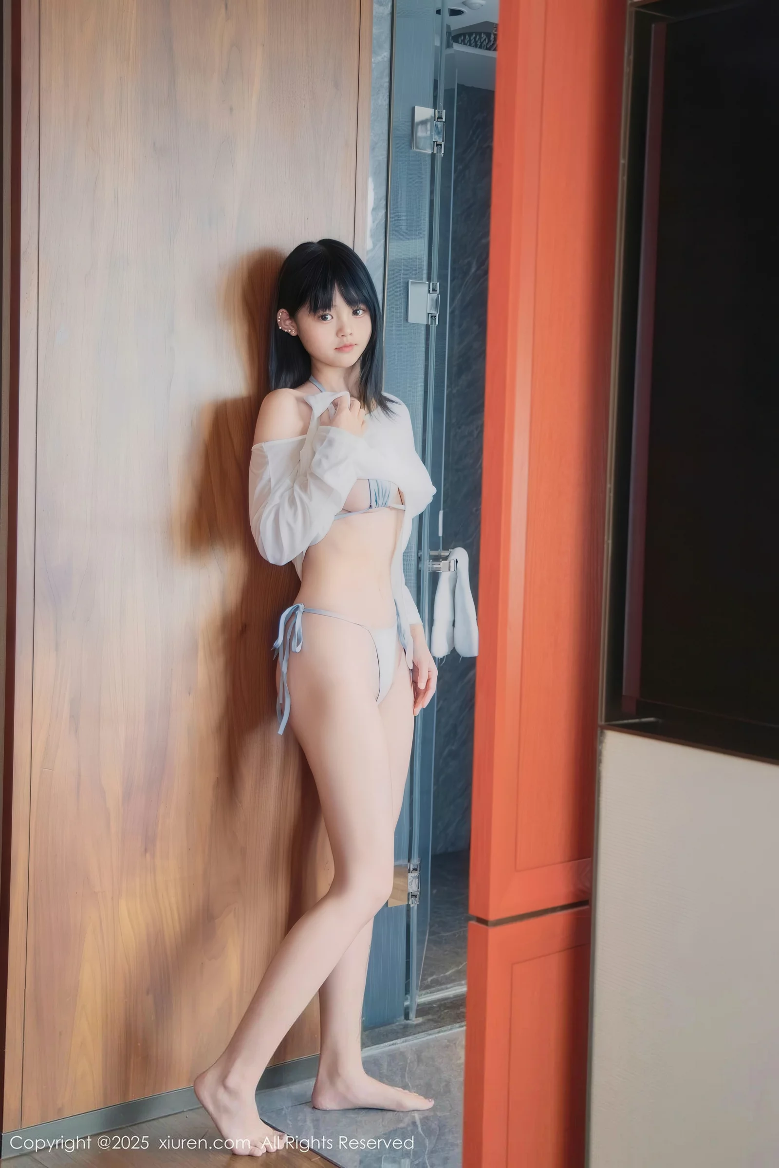   [XiuRen]高清写真图 2025.08.15 No.10651 小泠 蓝色比基尼第1张图片