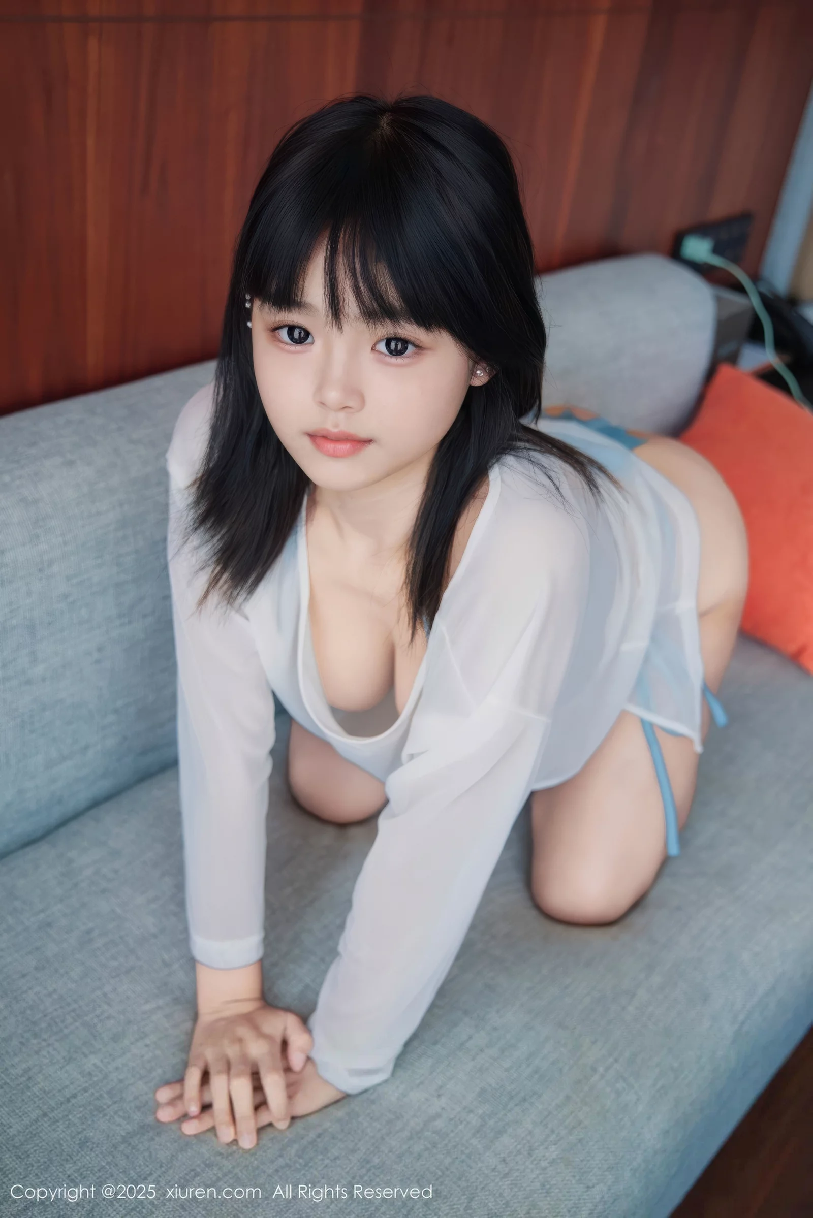   [XiuRen]高清写真图 2025.08.15 No.10651 小泠 蓝色比基尼第12张图片