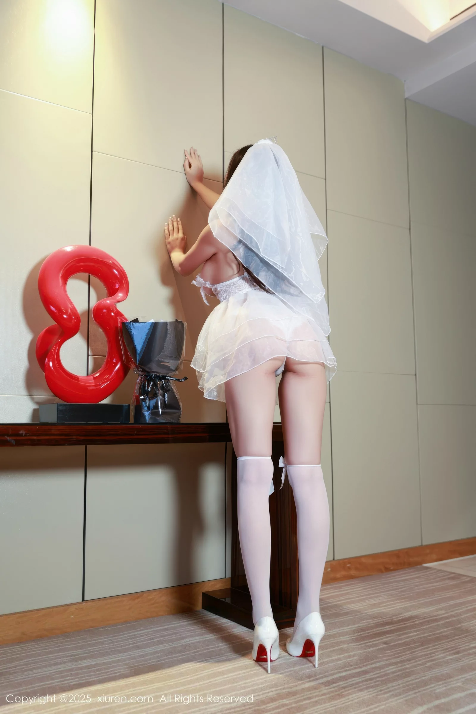   [XiuRen]高清写真图 2025.08.18 No.10659 冬安 白色婚纱第12张图片
