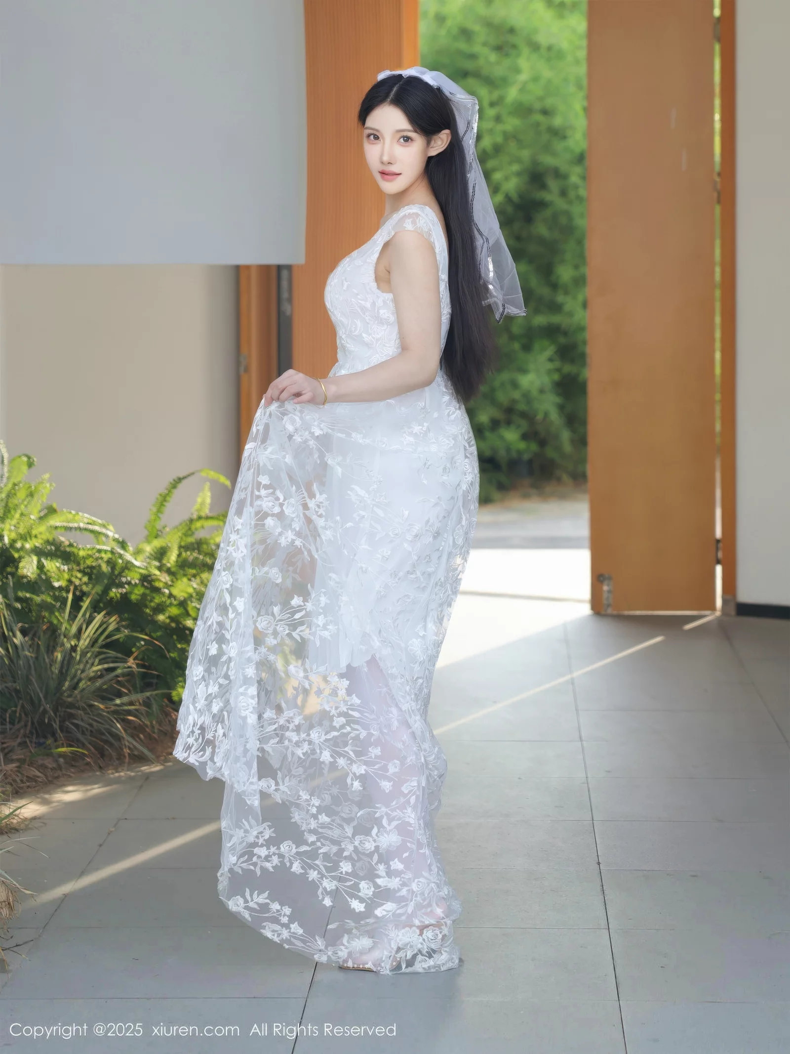   [XiuRen]高清写真图 2025.08.18 No.10661 梨霜儿 白色婚纱第1张图片