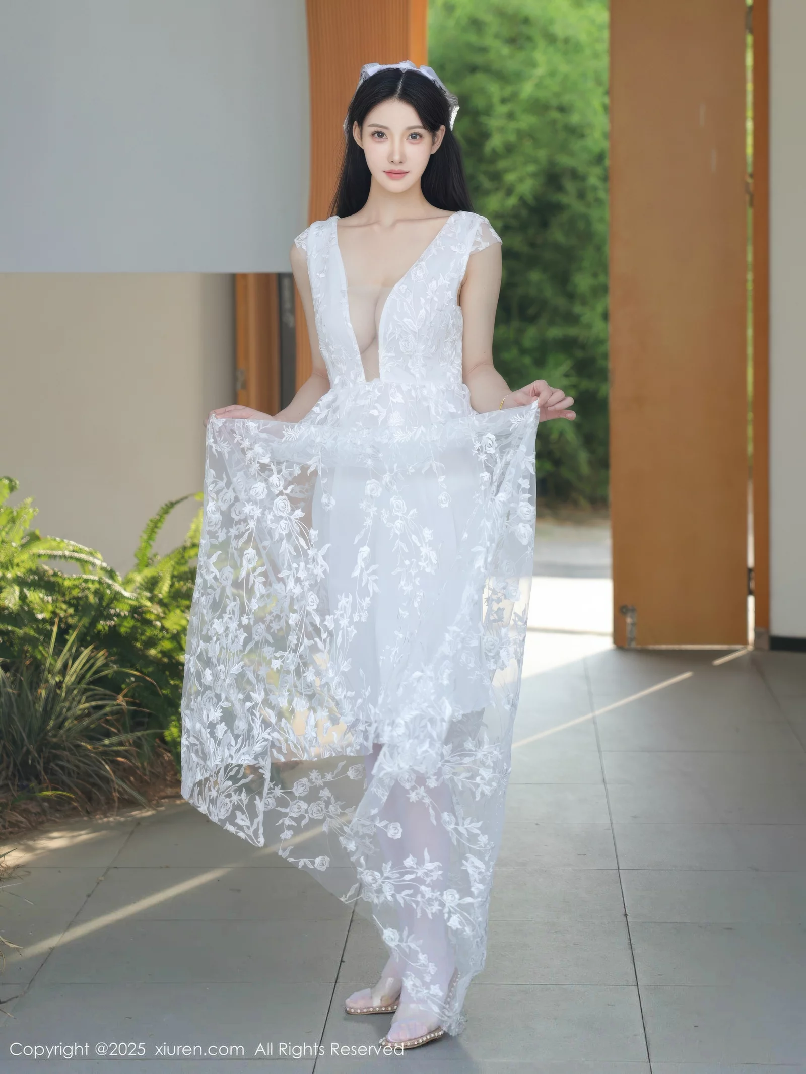   [XiuRen]高清写真图 2025.08.18 No.10661 梨霜儿 白色婚纱第2张图片