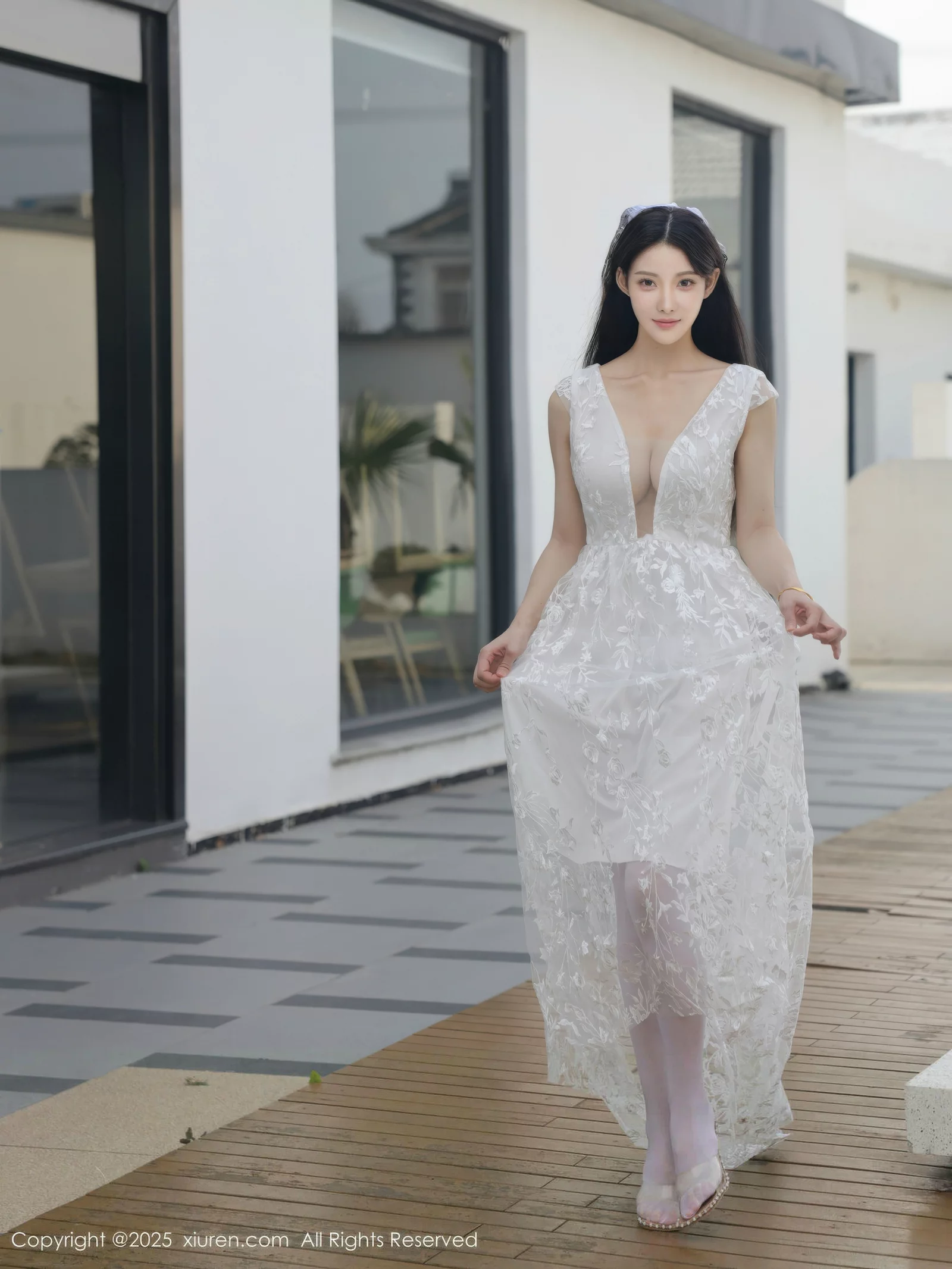   [XiuRen]高清写真图 2025.08.18 No.10661 梨霜儿 白色婚纱第6张图片