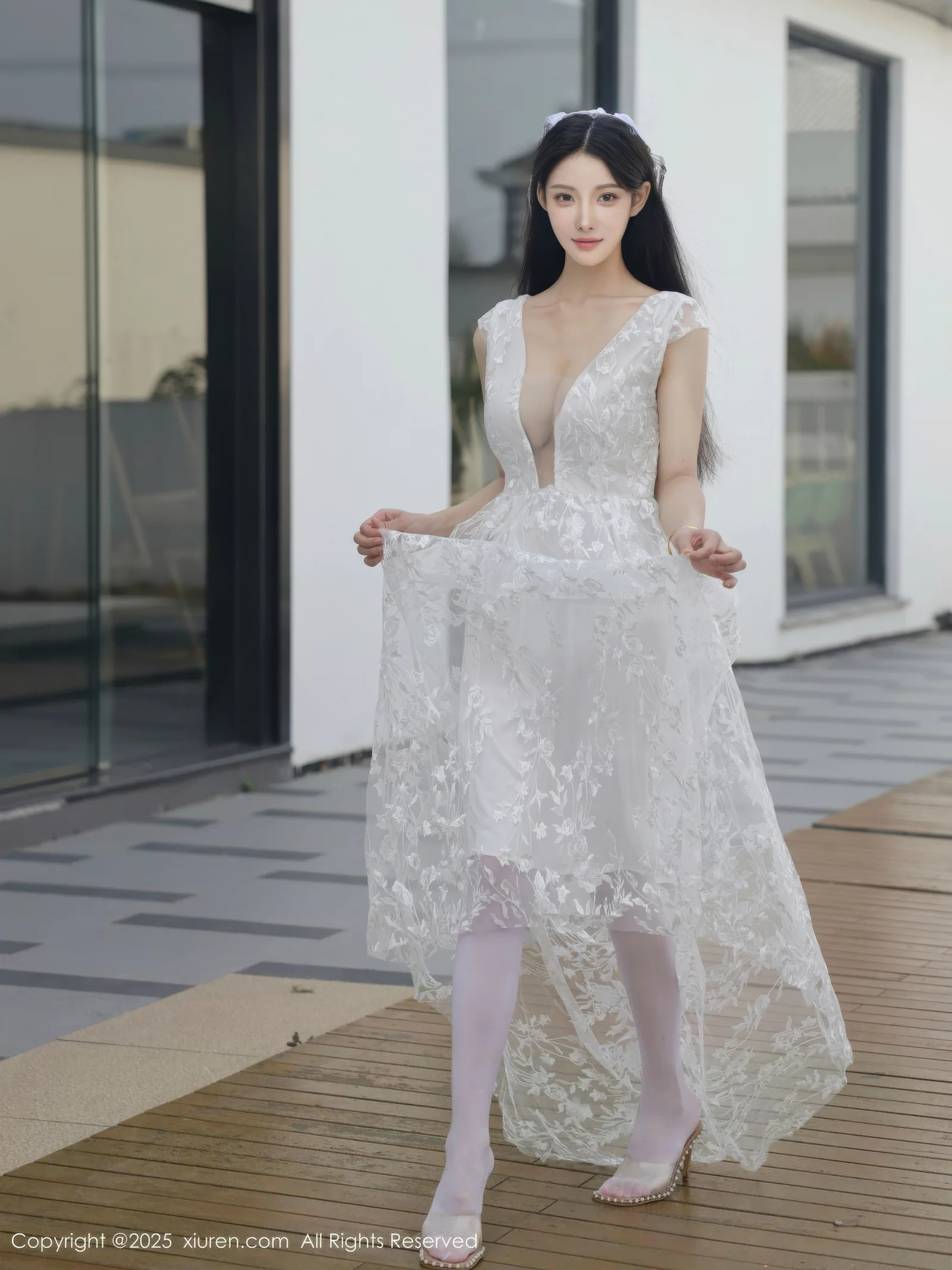   [XiuRen]高清写真图 2025.08.18 No.10661 梨霜儿 白色婚纱第7张图片