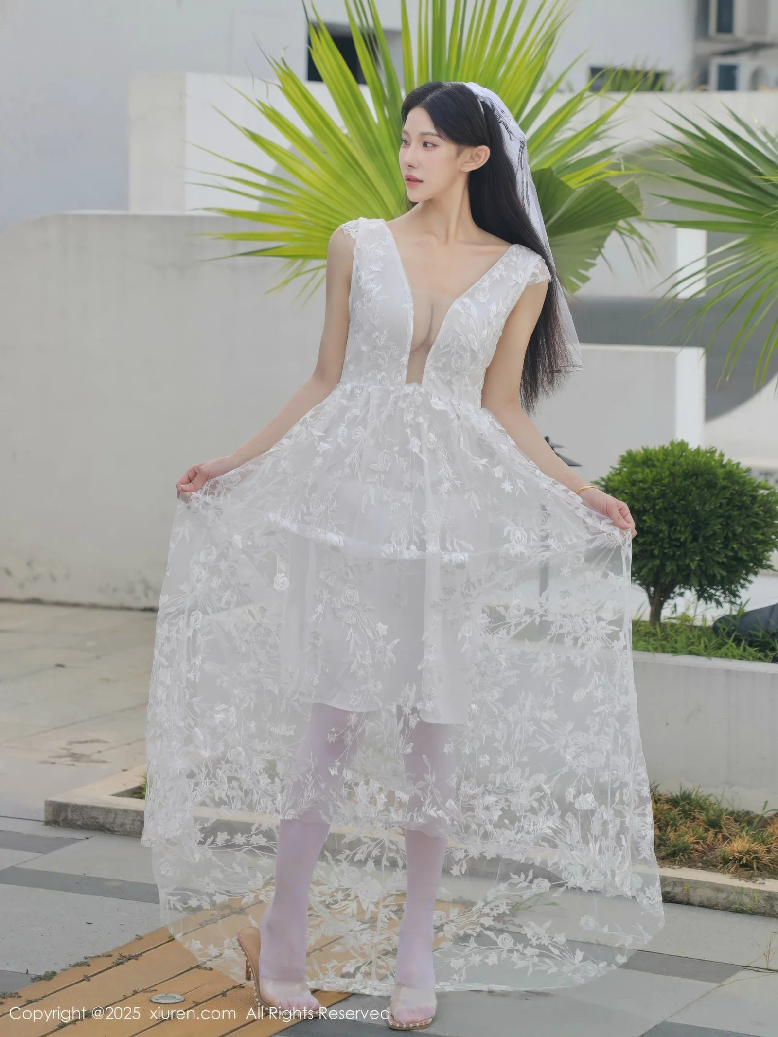   [XiuRen]高清写真图 2025.08.18 No.10661 梨霜儿 白色婚纱第10张图片