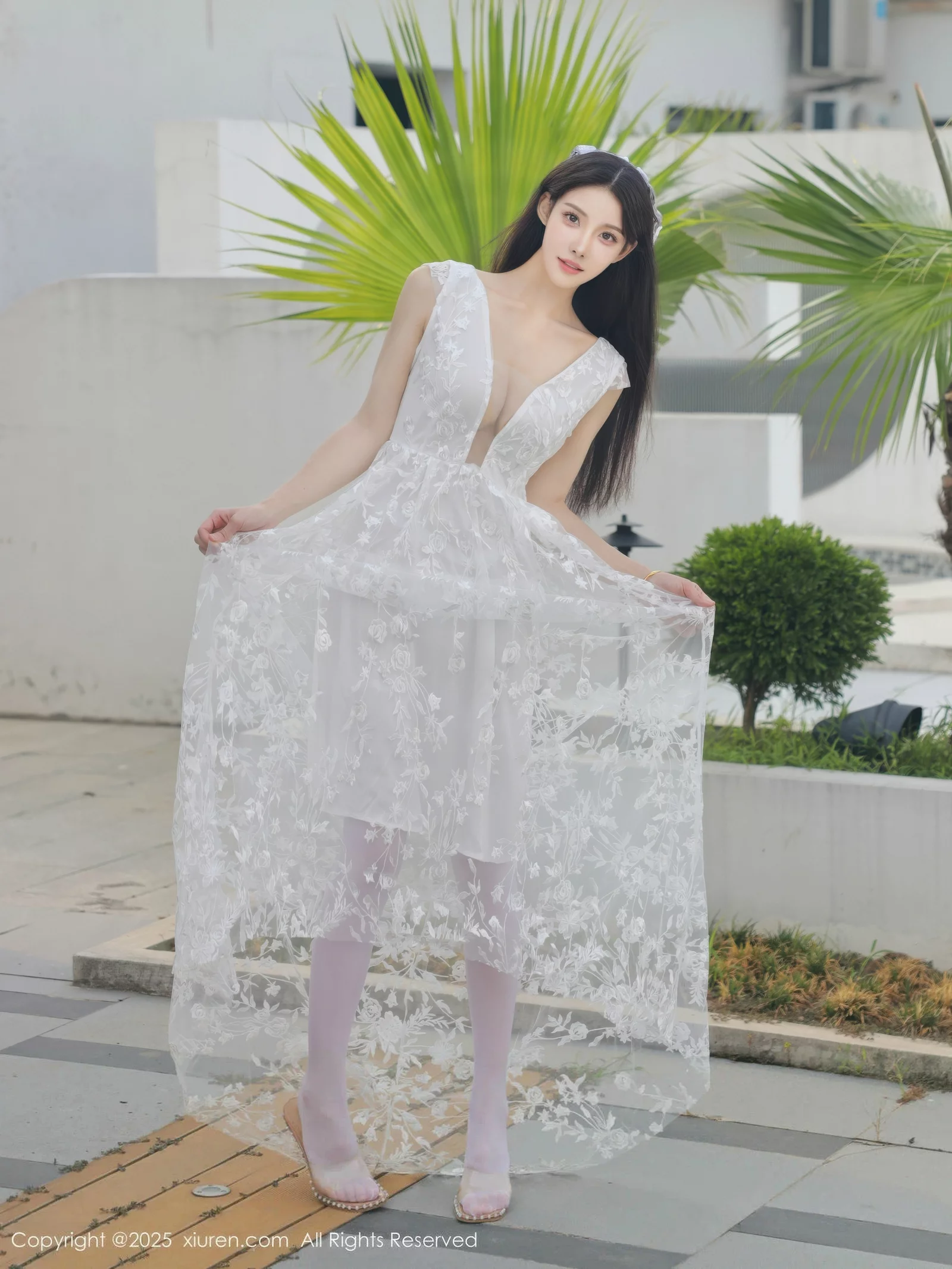   [XiuRen]高清写真图 2025.08.18 No.10661 梨霜儿 白色婚纱第11张图片