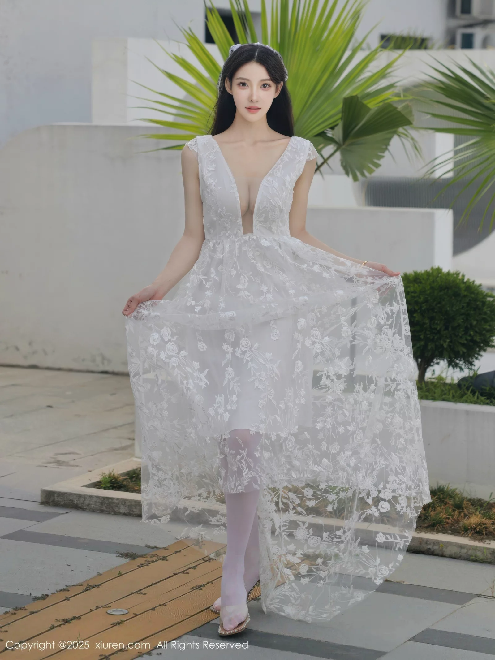   [XiuRen]高清写真图 2025.08.18 No.10661 梨霜儿 白色婚纱第14张图片