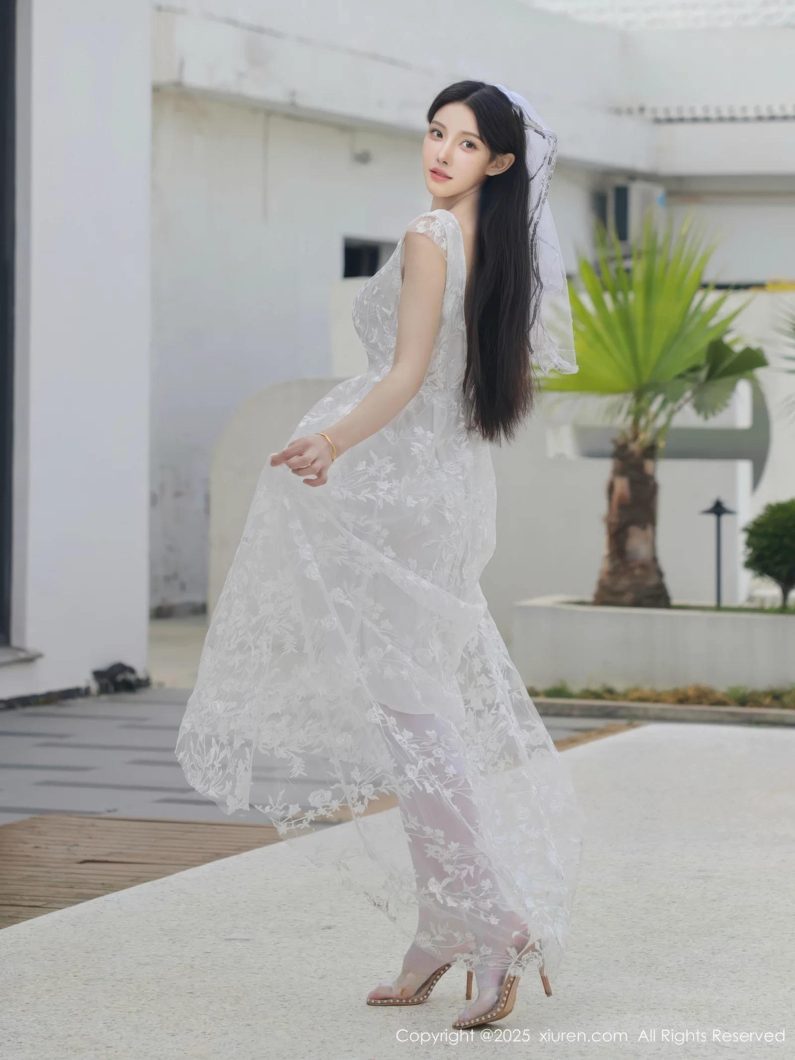   [XiuRen]高清写真图 2025.08.18 No.10661 梨霜儿 白色婚纱第15张图片