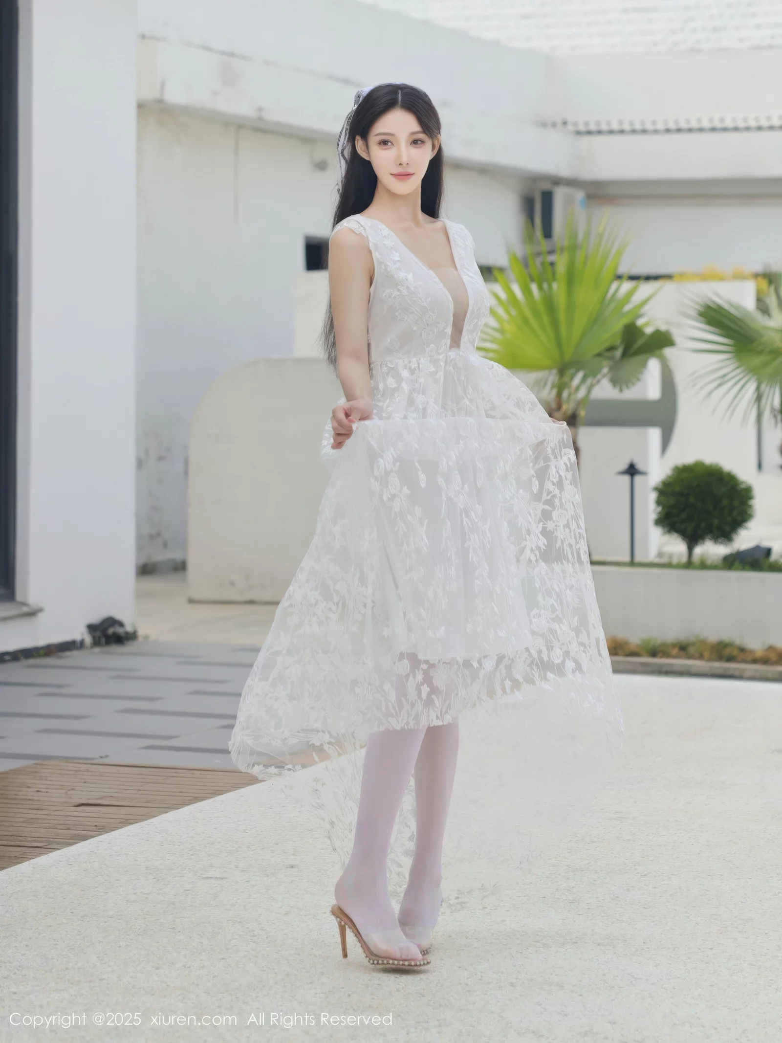   [XiuRen]高清写真图 2025.08.18 No.10661 梨霜儿 白色婚纱第16张图片