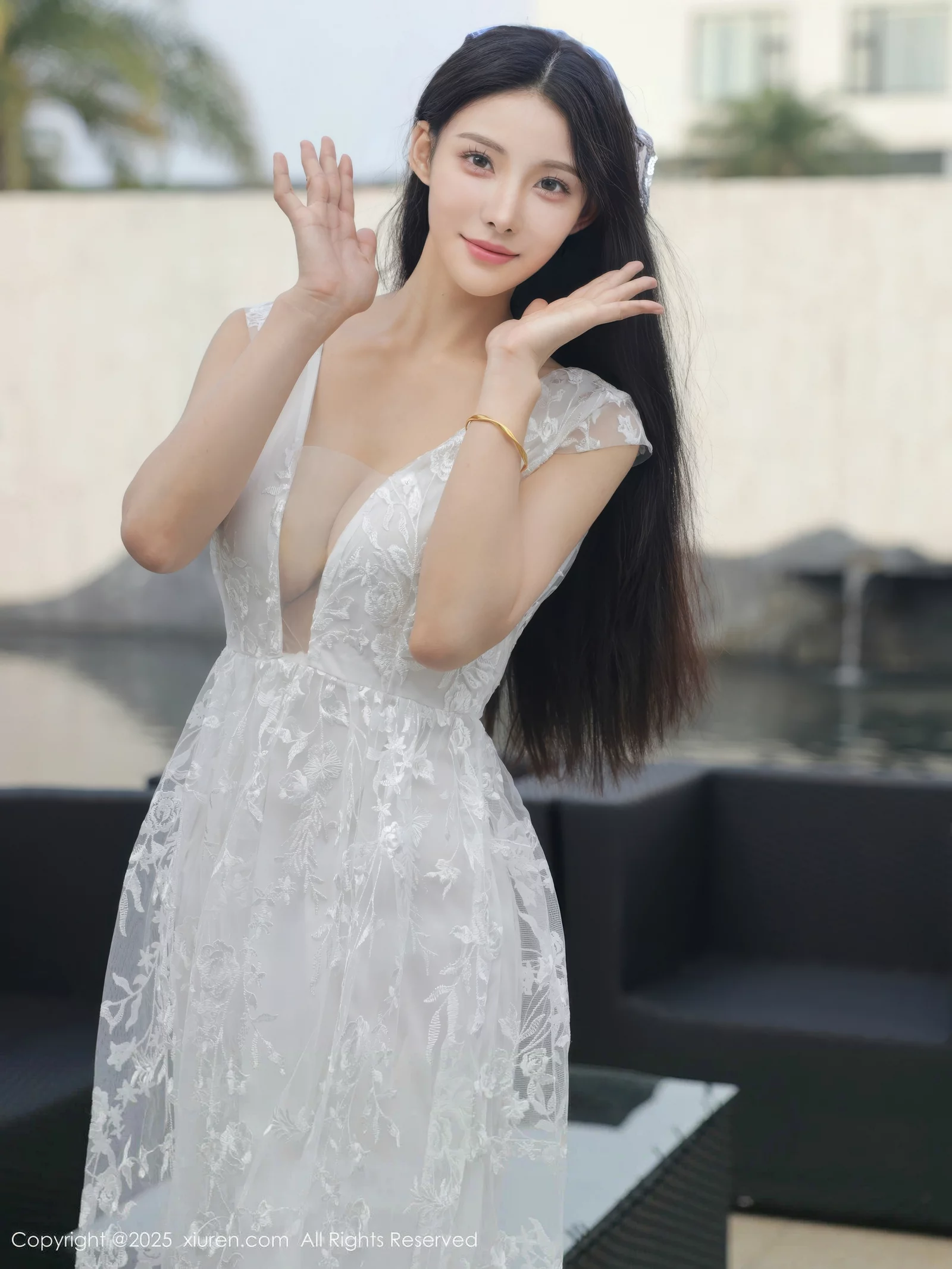   [XiuRen]高清写真图 2025.08.18 No.10661 梨霜儿 白色婚纱第18张图片