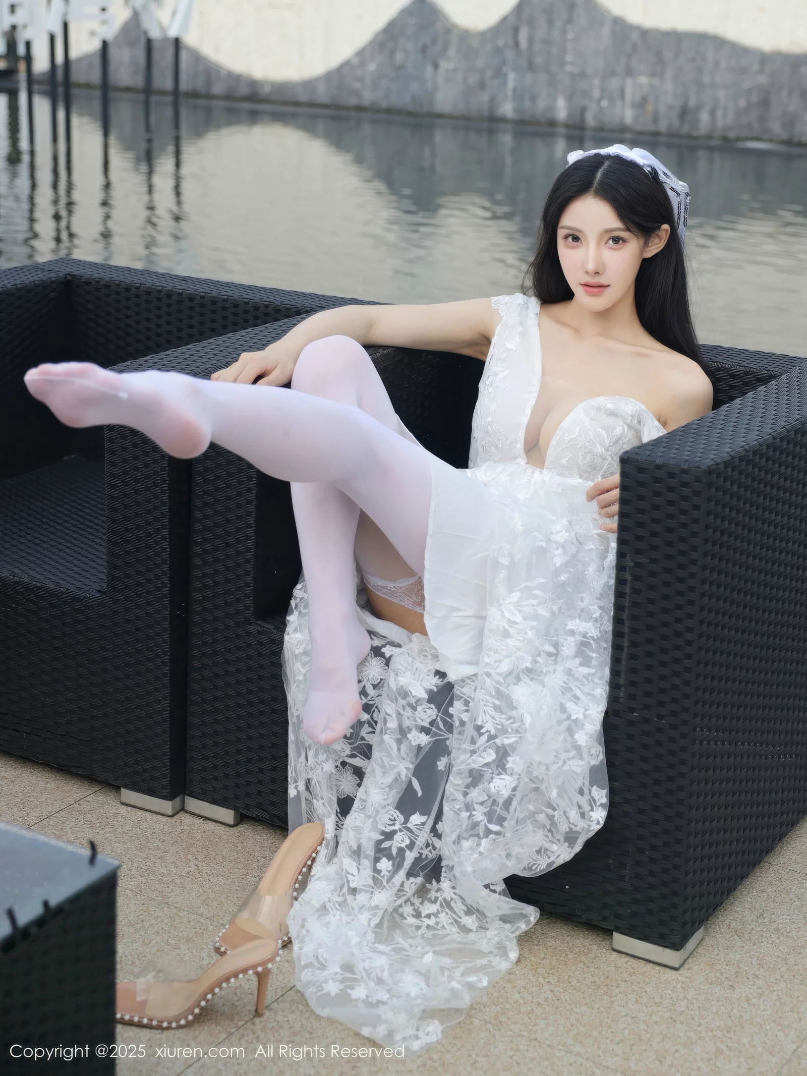   [XiuRen]高清写真图 2025.08.18 No.10661 梨霜儿 白色婚纱第24张图片