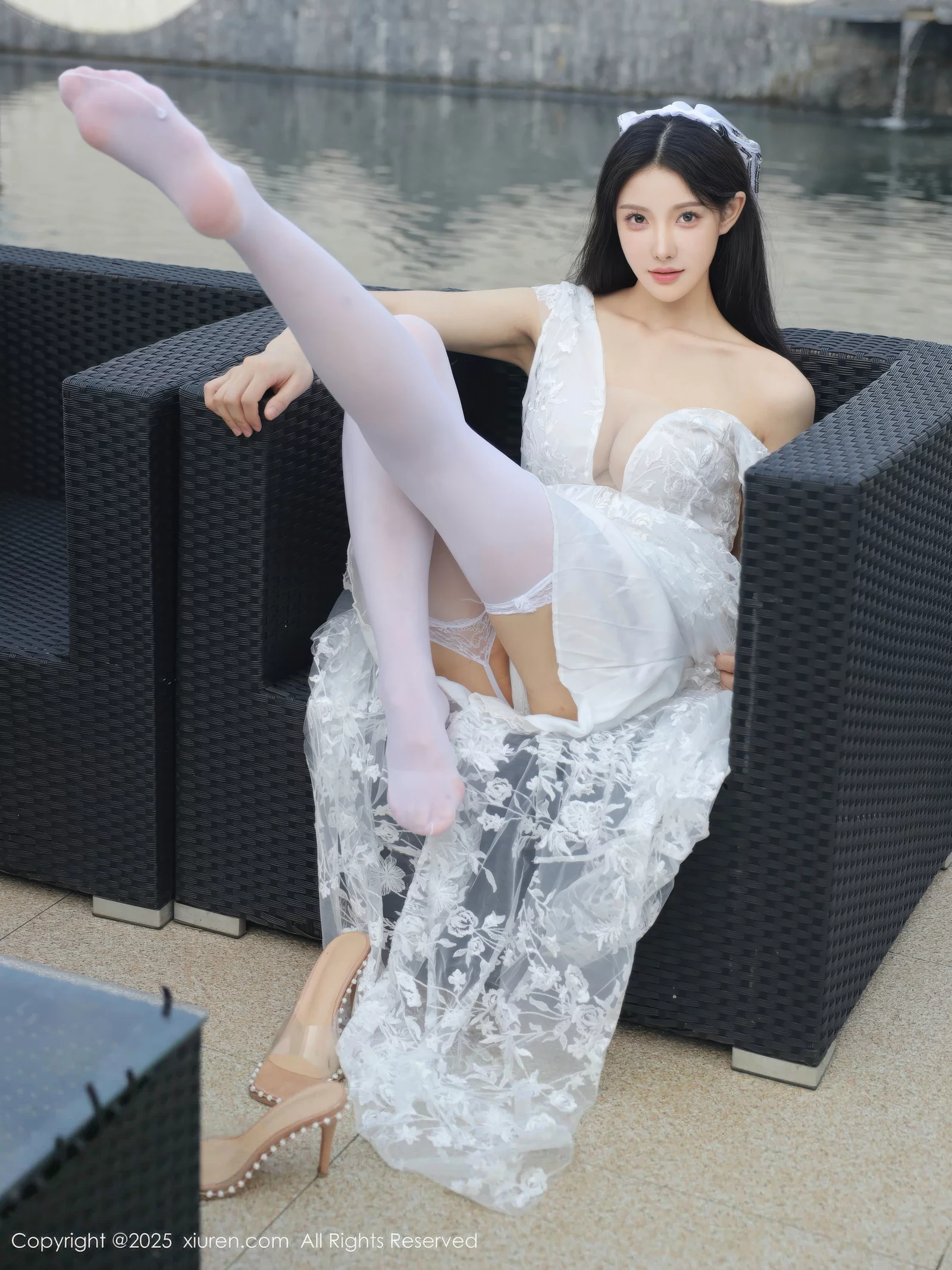   [XiuRen]高清写真图 2025.08.18 No.10661 梨霜儿 白色婚纱第25张图片