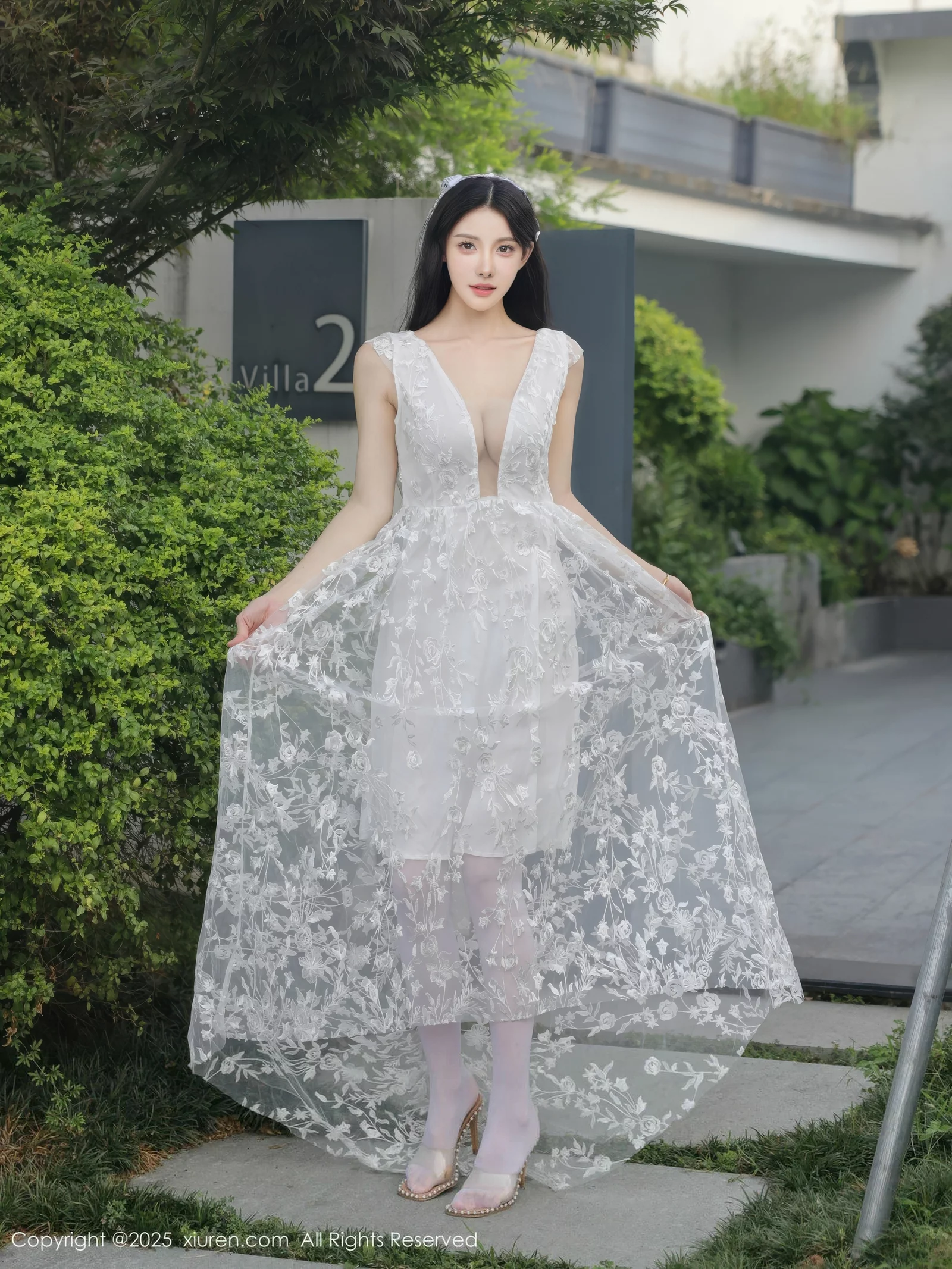   [XiuRen]高清写真图 2025.08.18 No.10661 梨霜儿 白色婚纱第26张图片