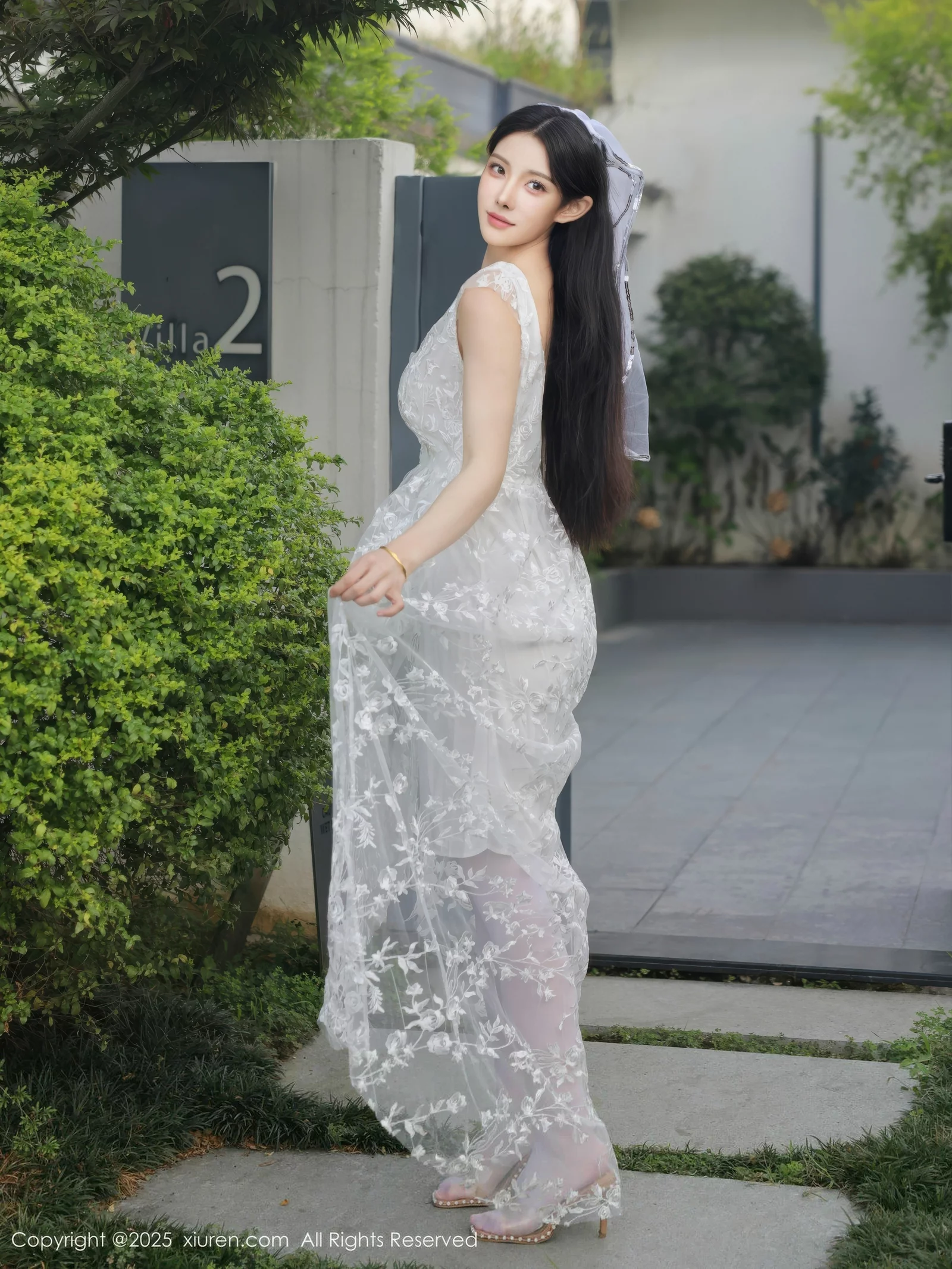   [XiuRen]高清写真图 2025.08.18 No.10661 梨霜儿 白色婚纱第29张图片