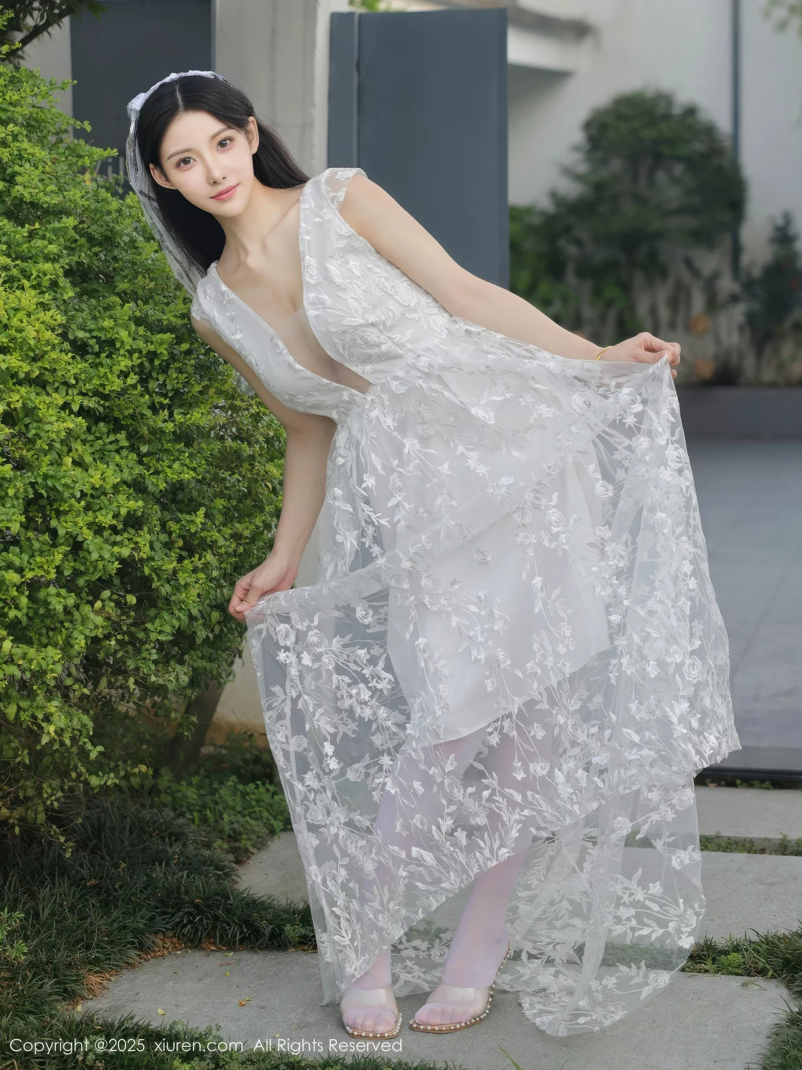   [XiuRen]高清写真图 2025.08.18 No.10661 梨霜儿 白色婚纱第30张图片