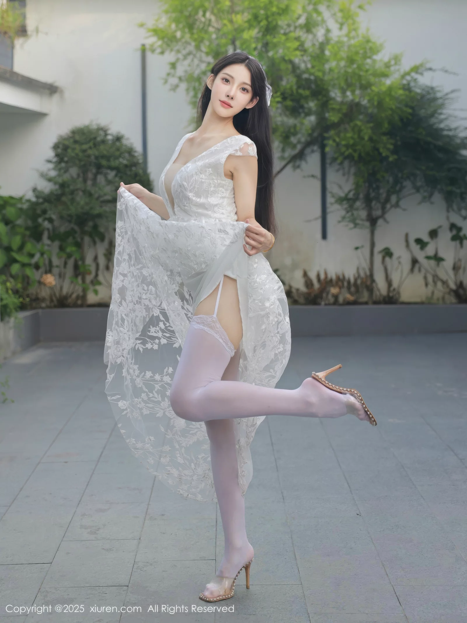   [XiuRen]高清写真图 2025.08.18 No.10661 梨霜儿 白色婚纱第31张图片