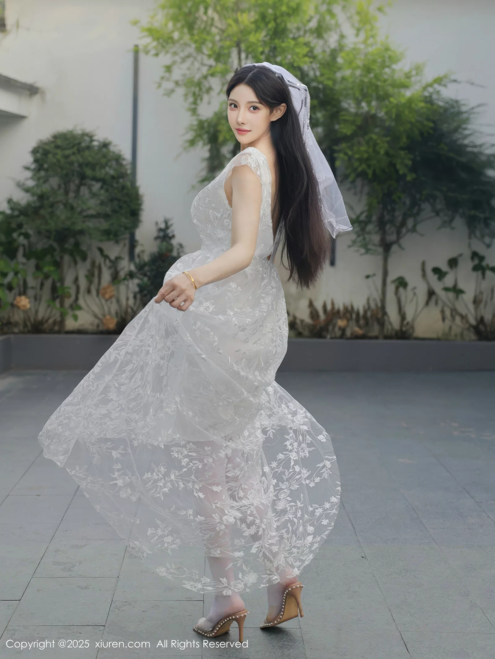   [XiuRen]高清写真图 2025.08.18 No.10661 梨霜儿 白色婚纱第32张图片