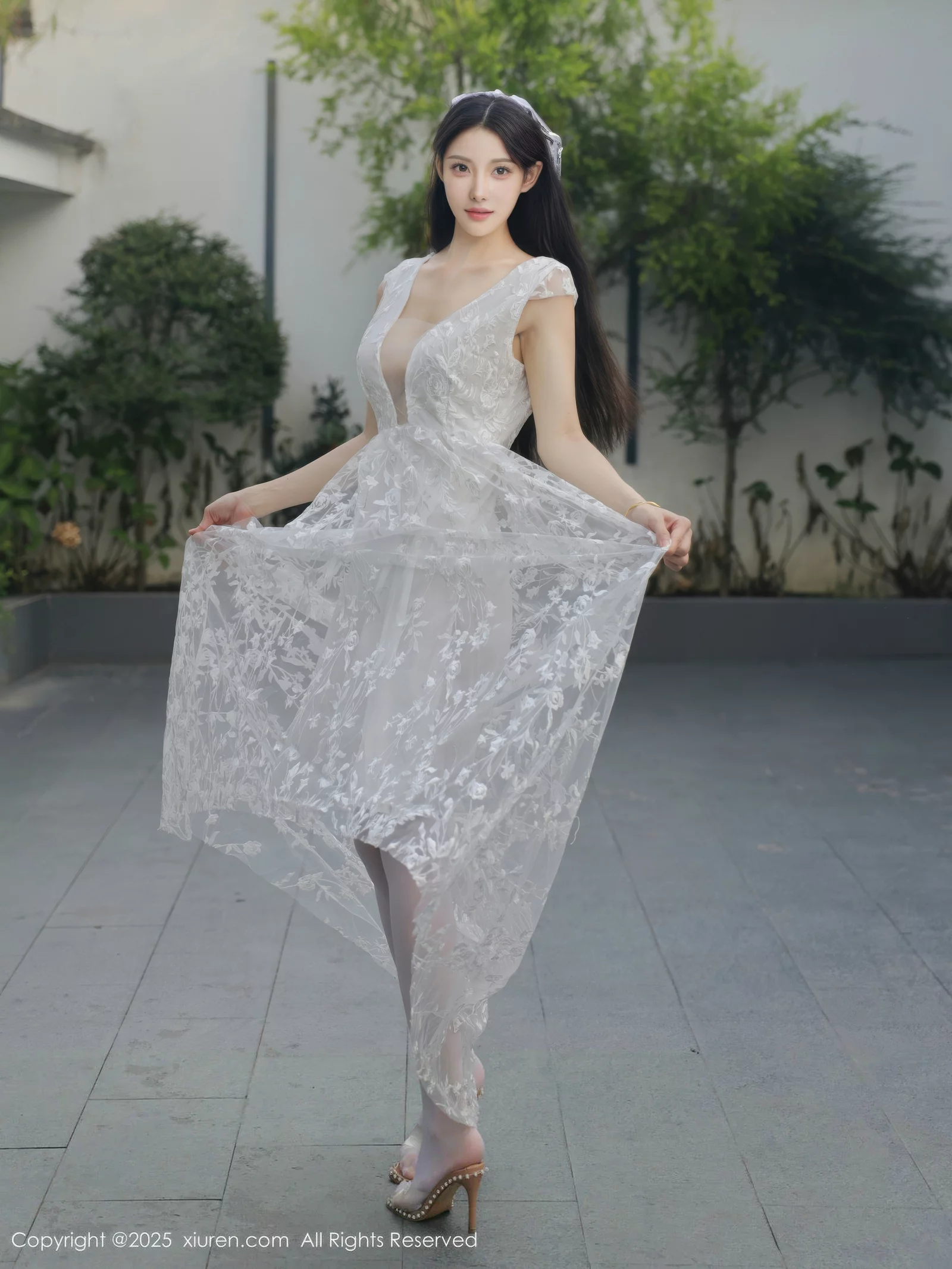   [XiuRen]高清写真图 2025.08.18 No.10661 梨霜儿 白色婚纱第33张图片