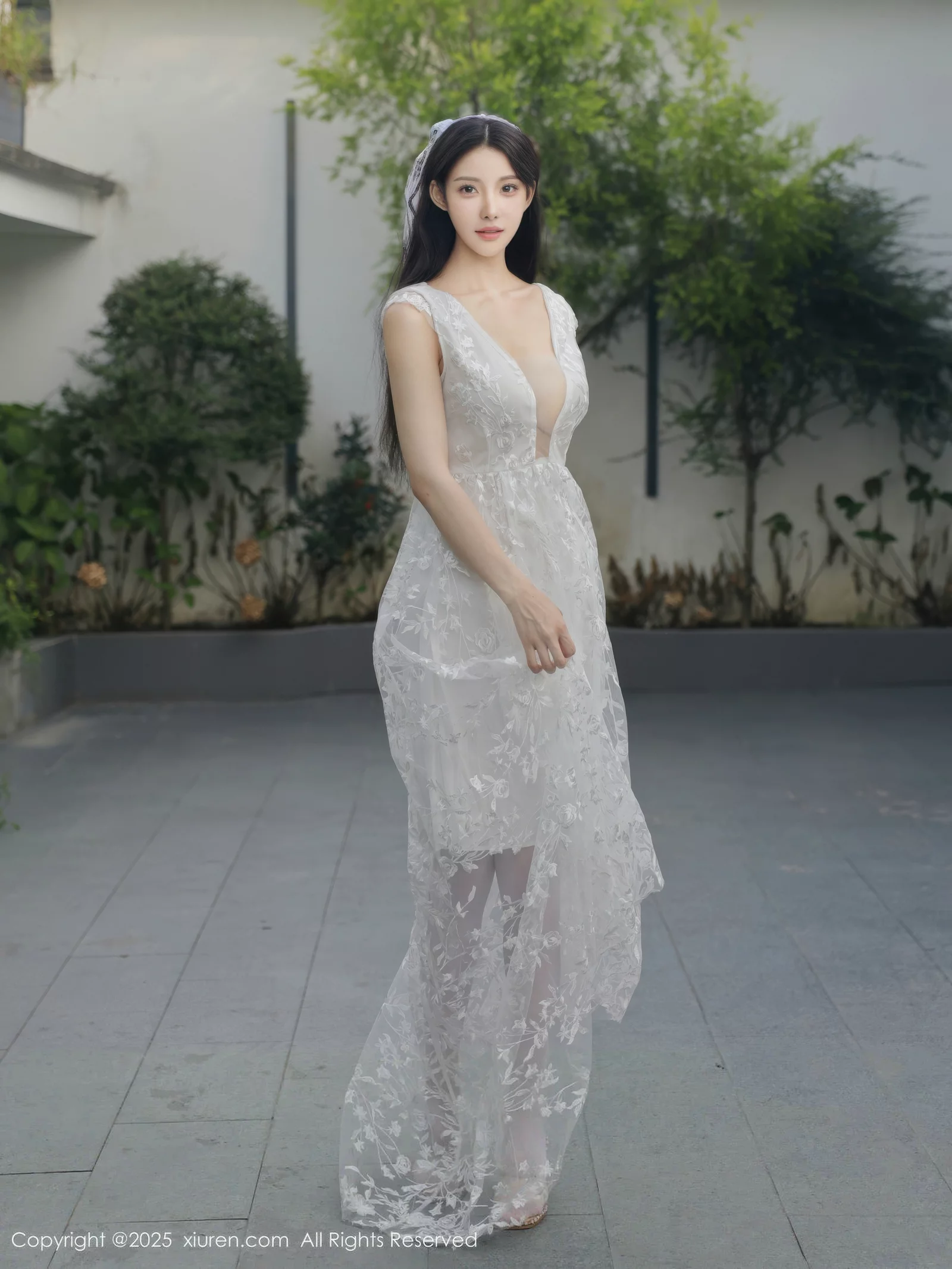   [XiuRen]高清写真图 2025.08.18 No.10661 梨霜儿 白色婚纱第34张图片