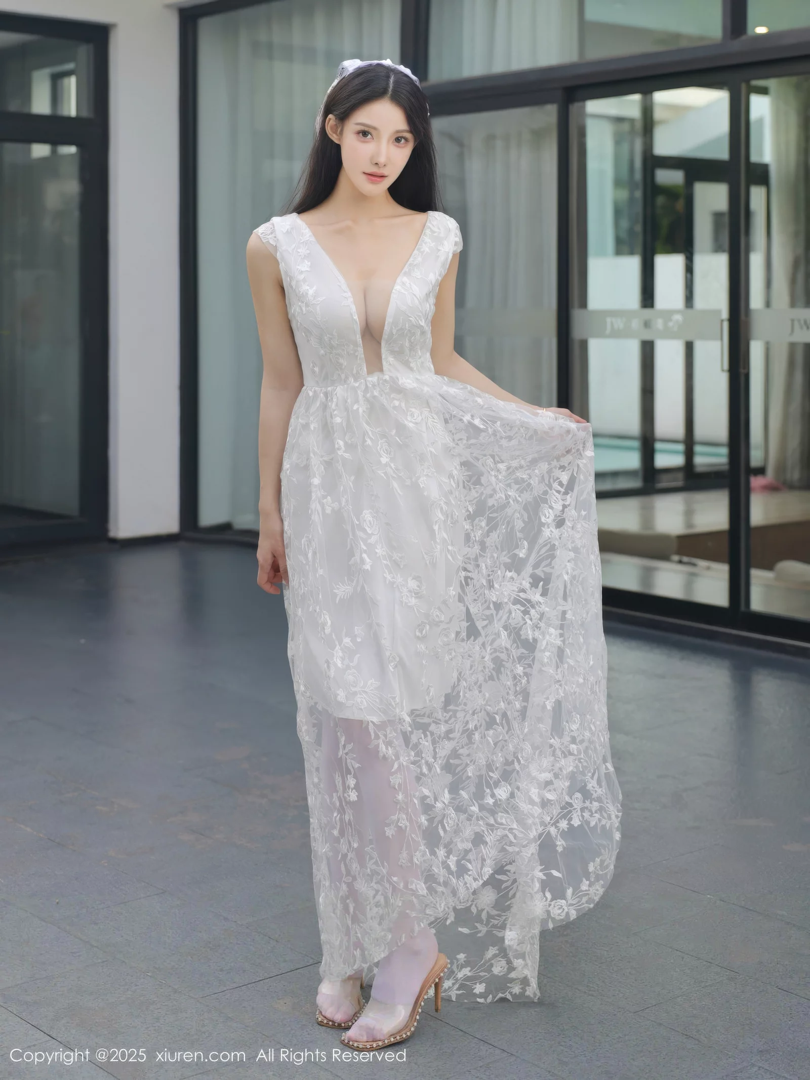   [XiuRen]高清写真图 2025.08.18 No.10661 梨霜儿 白色婚纱第36张图片