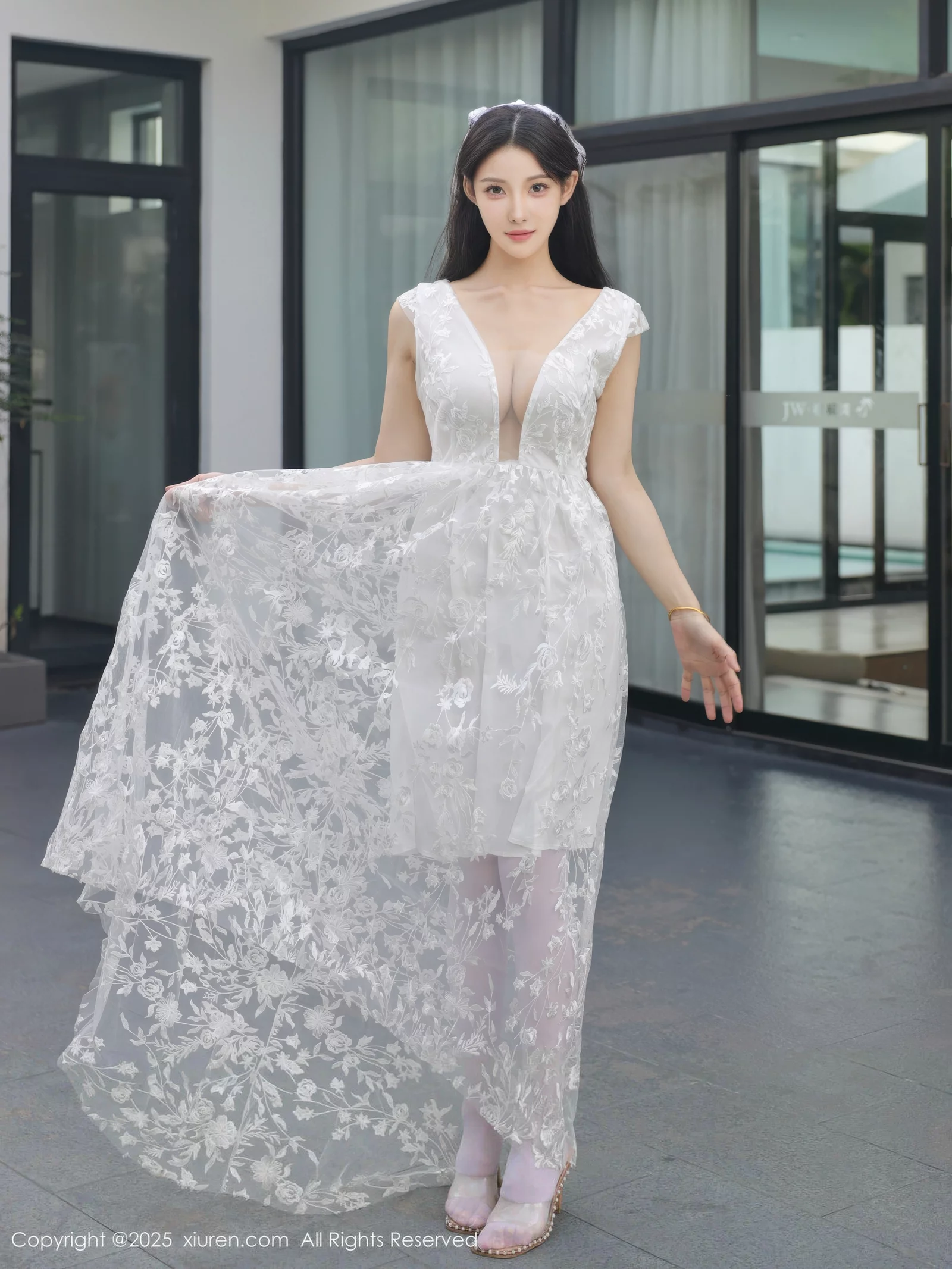   [XiuRen]高清写真图 2025.08.18 No.10661 梨霜儿 白色婚纱第37张图片