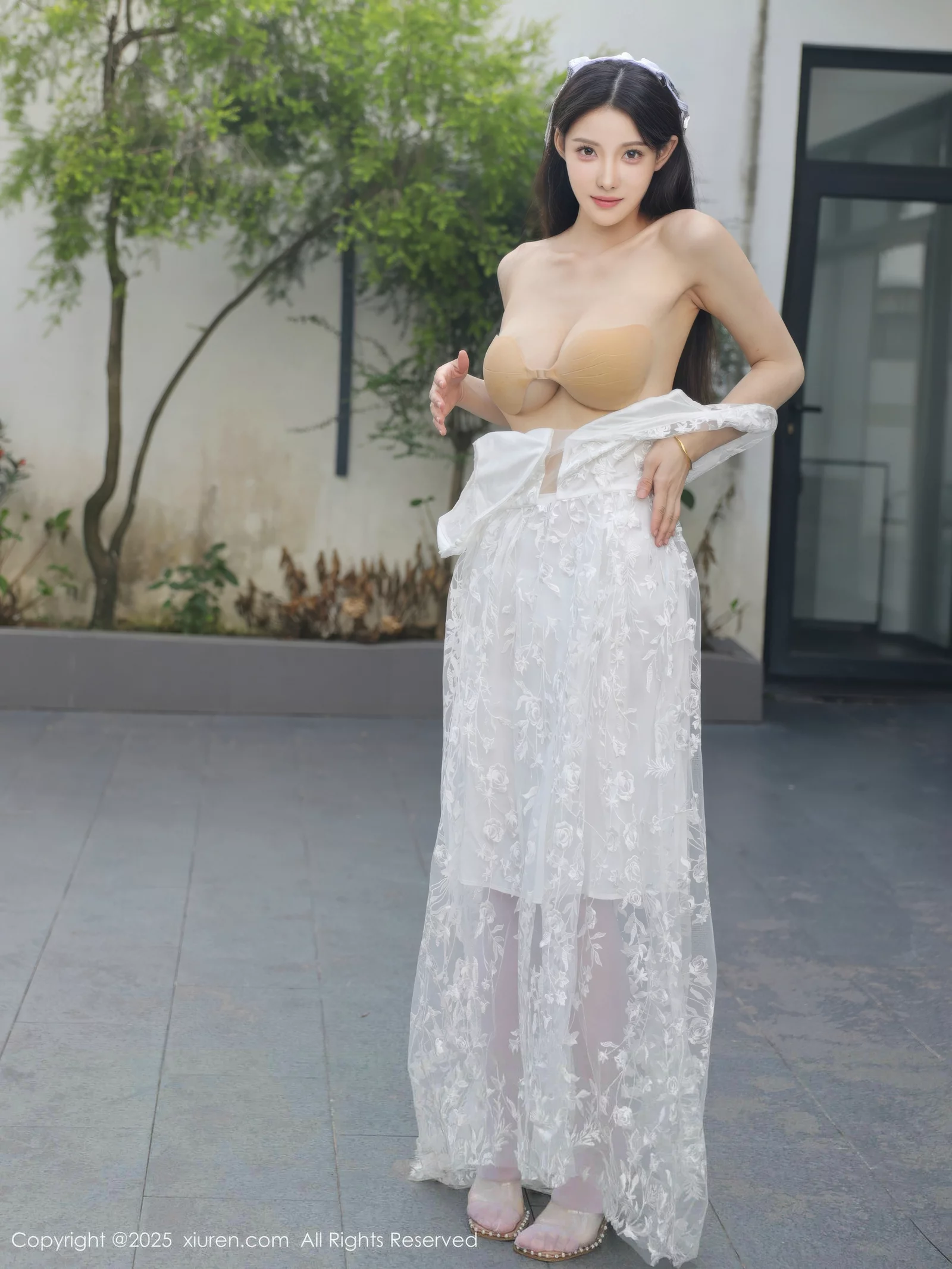   [XiuRen]高清写真图 2025.08.18 No.10661 梨霜儿 白色婚纱第40张图片