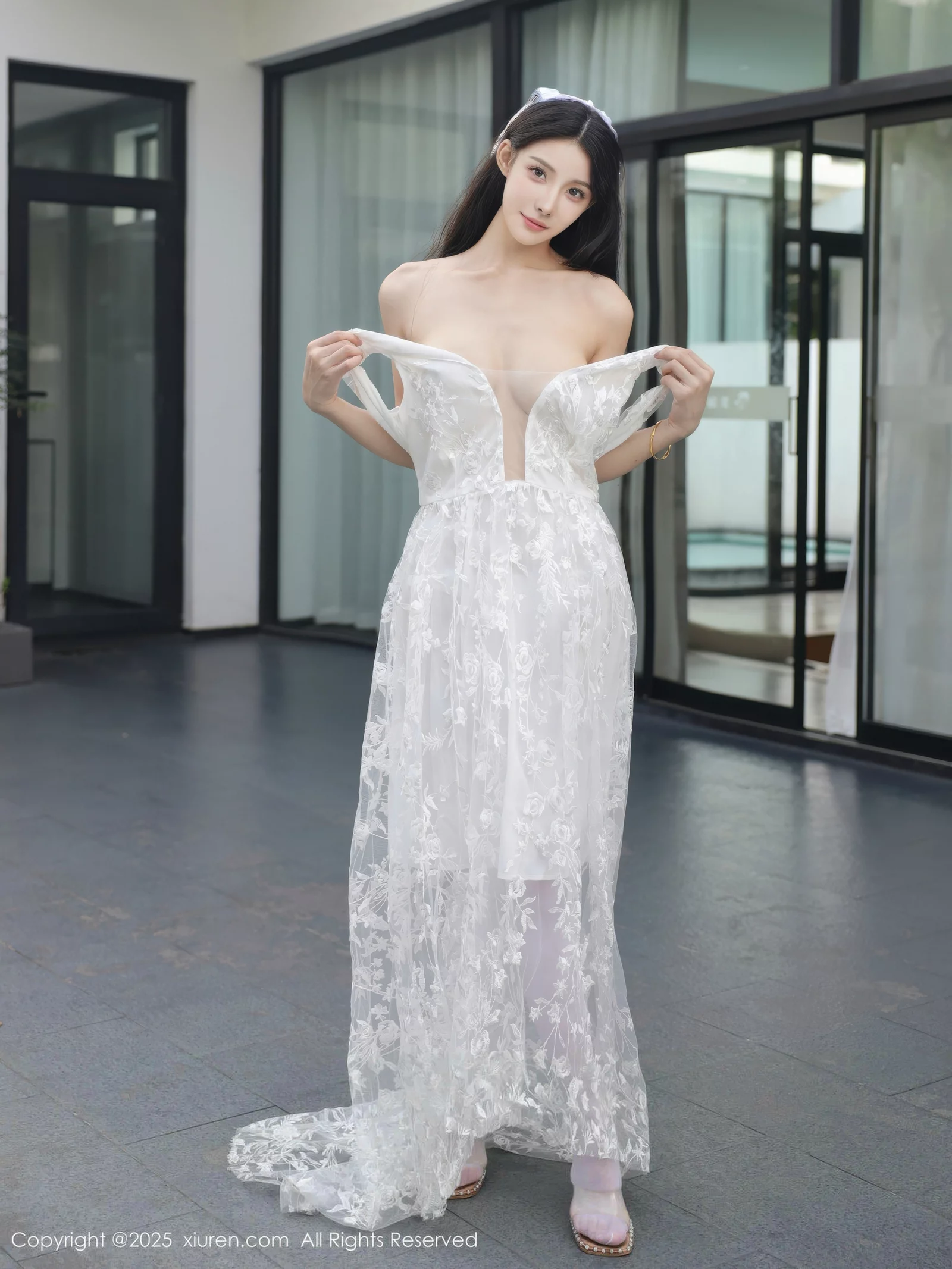   [XiuRen]高清写真图 2025.08.18 No.10661 梨霜儿 白色婚纱第47张图片
