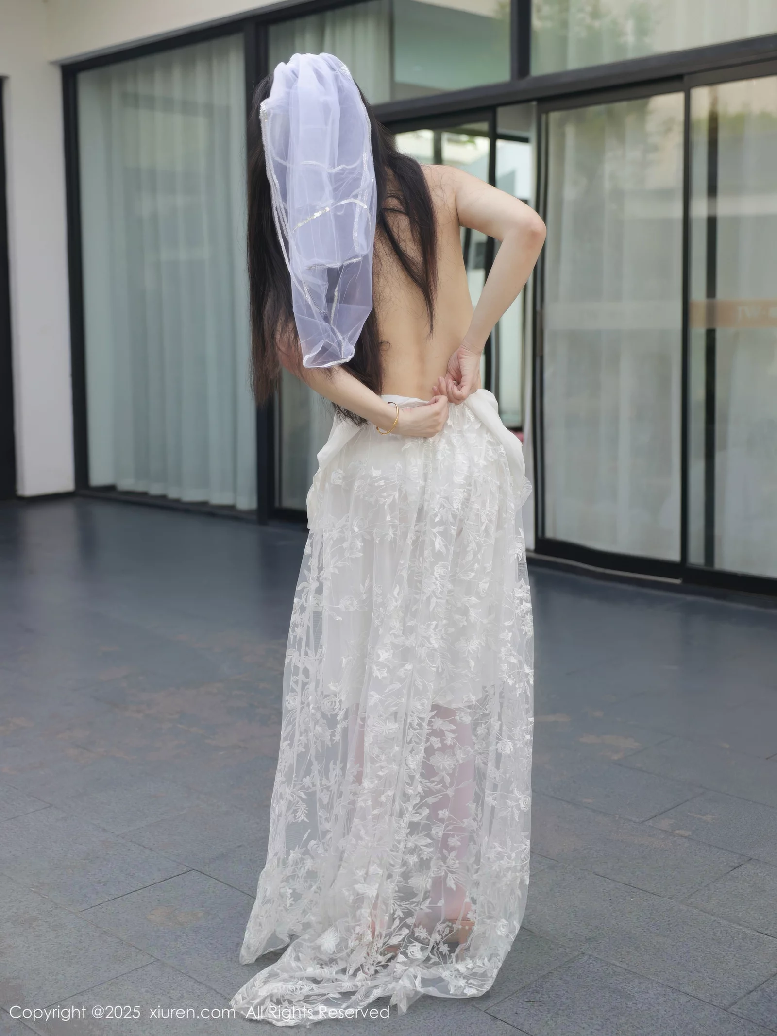   [XiuRen]高清写真图 2025.08.18 No.10661 梨霜儿 白色婚纱第50张图片