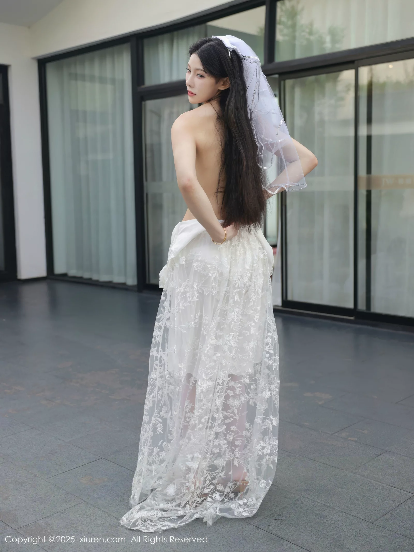   [XiuRen]高清写真图 2025.08.18 No.10661 梨霜儿 白色婚纱第51张图片