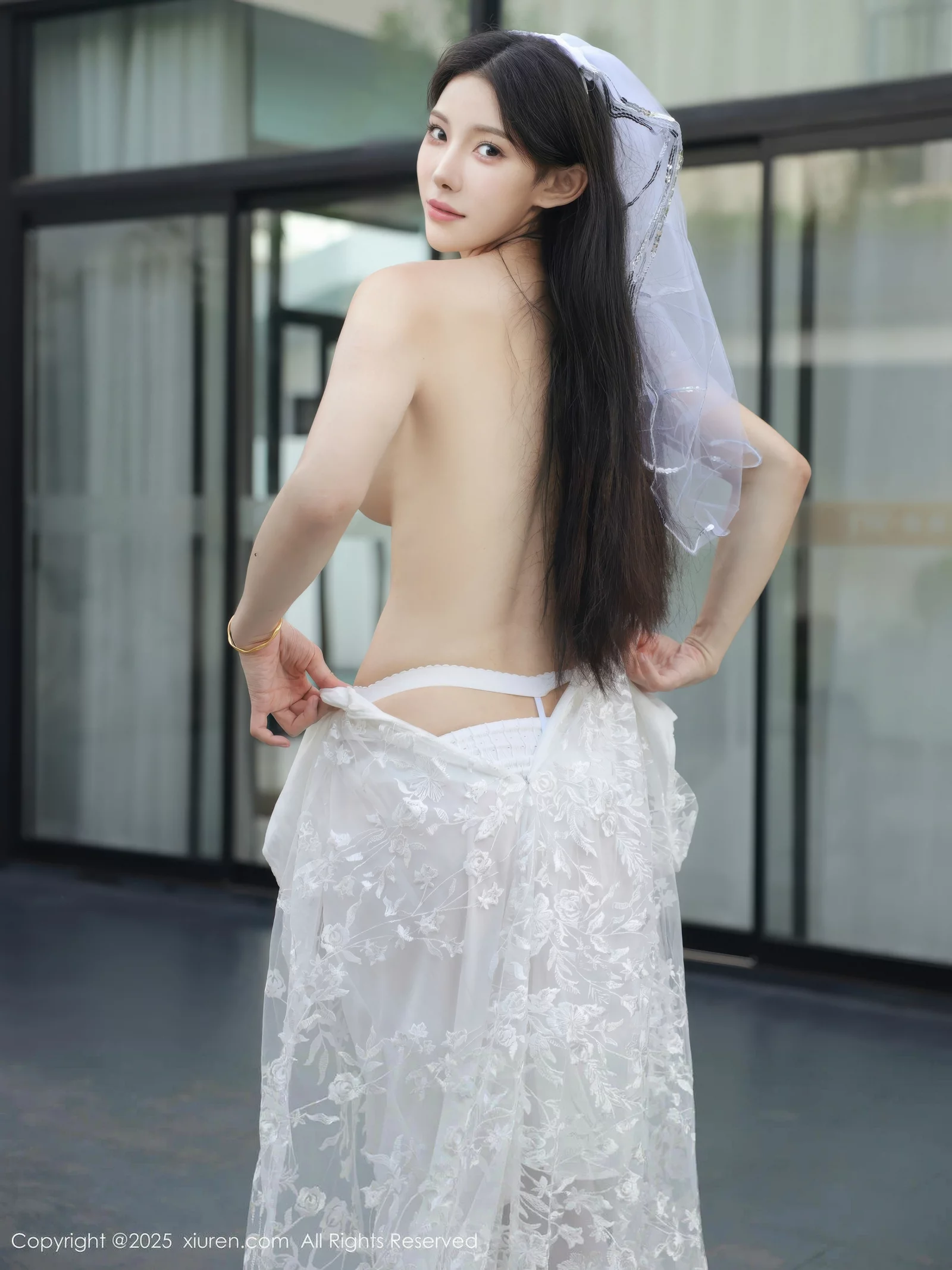   [XiuRen]高清写真图 2025.08.18 No.10661 梨霜儿 白色婚纱第52张图片