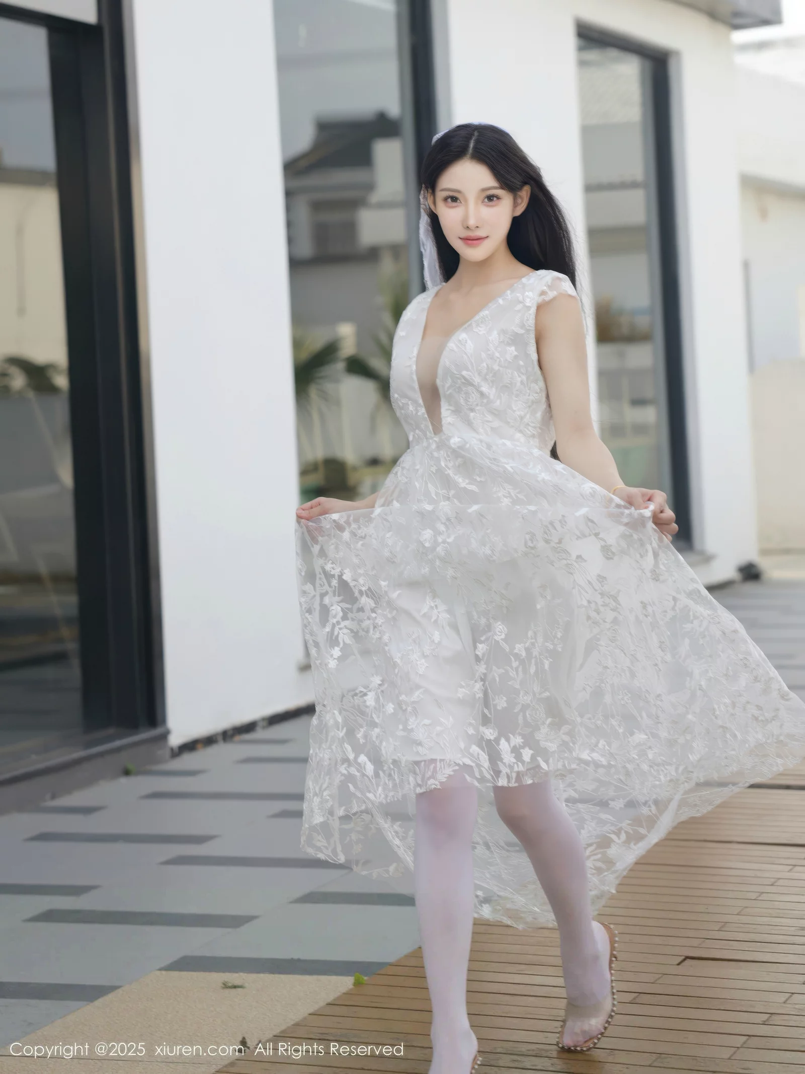   [XiuRen]高清写真图 2025.08.18 No.10661 梨霜儿 白色婚纱第63张图片