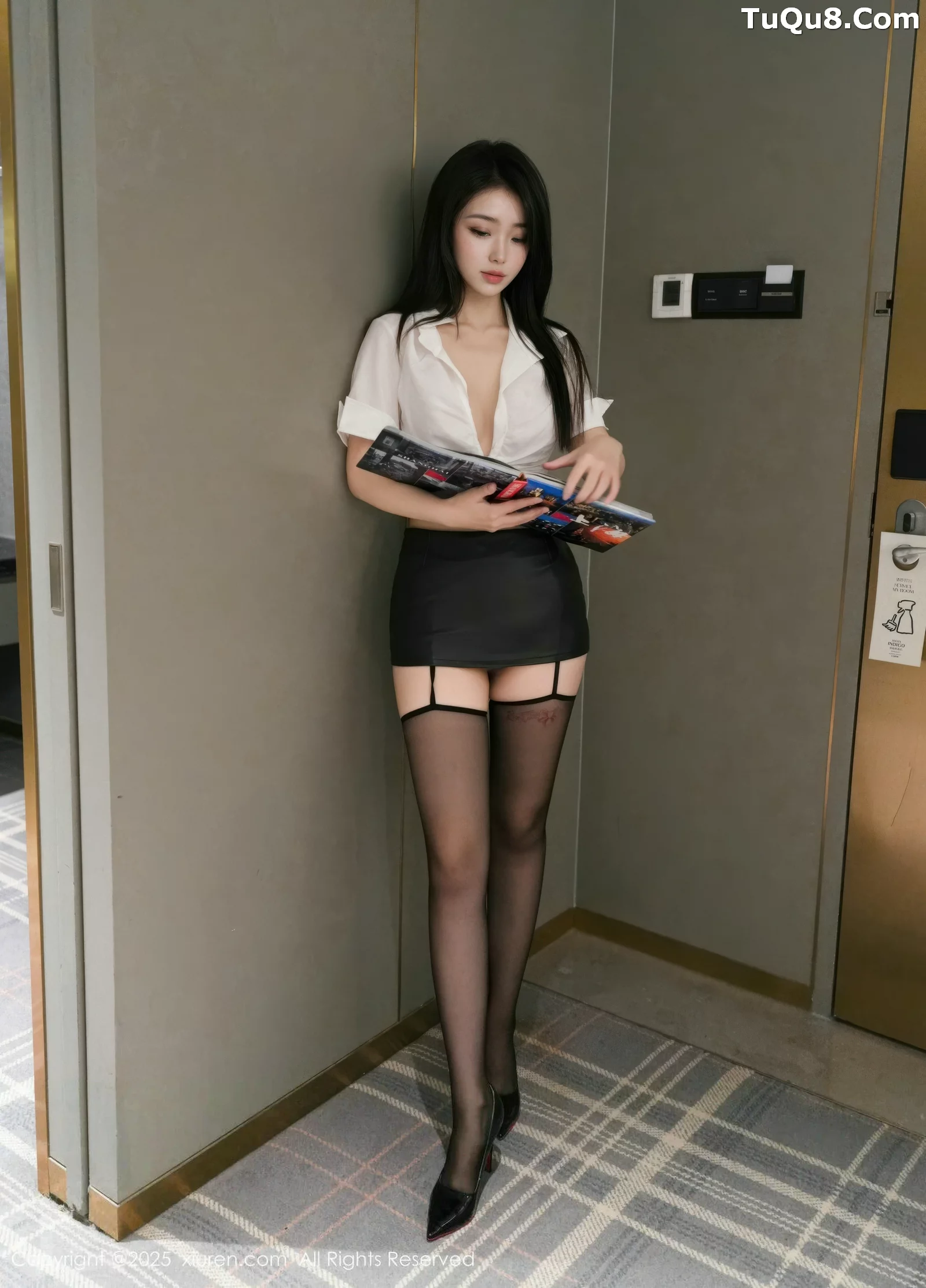   [XiuRen]高清写真图 2025.08.20 No.10669 烧烧小桃 性感OL第42张图片