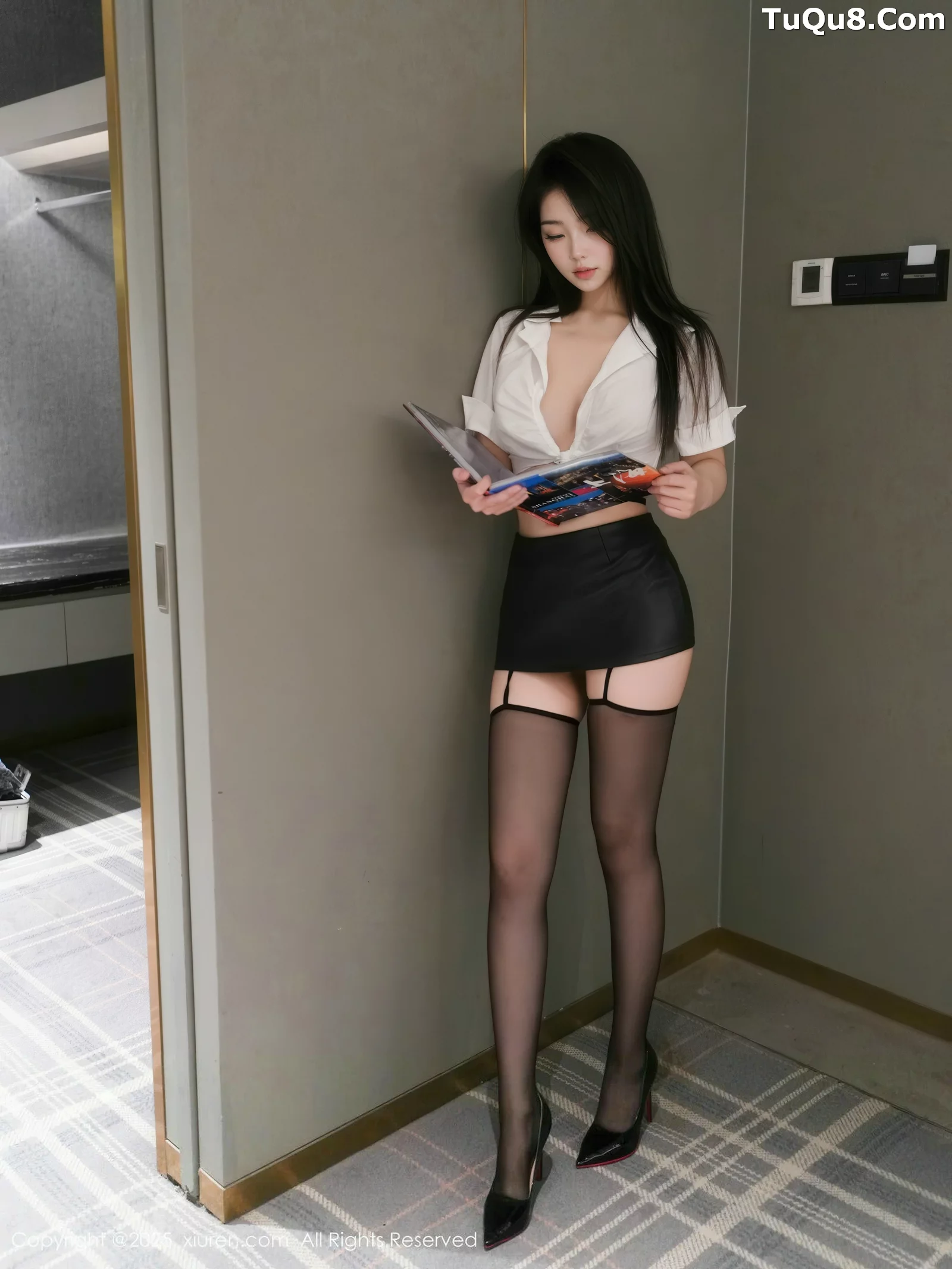   [XiuRen]高清写真图 2025.08.20 No.10669 烧烧小桃 性感OL第45张图片