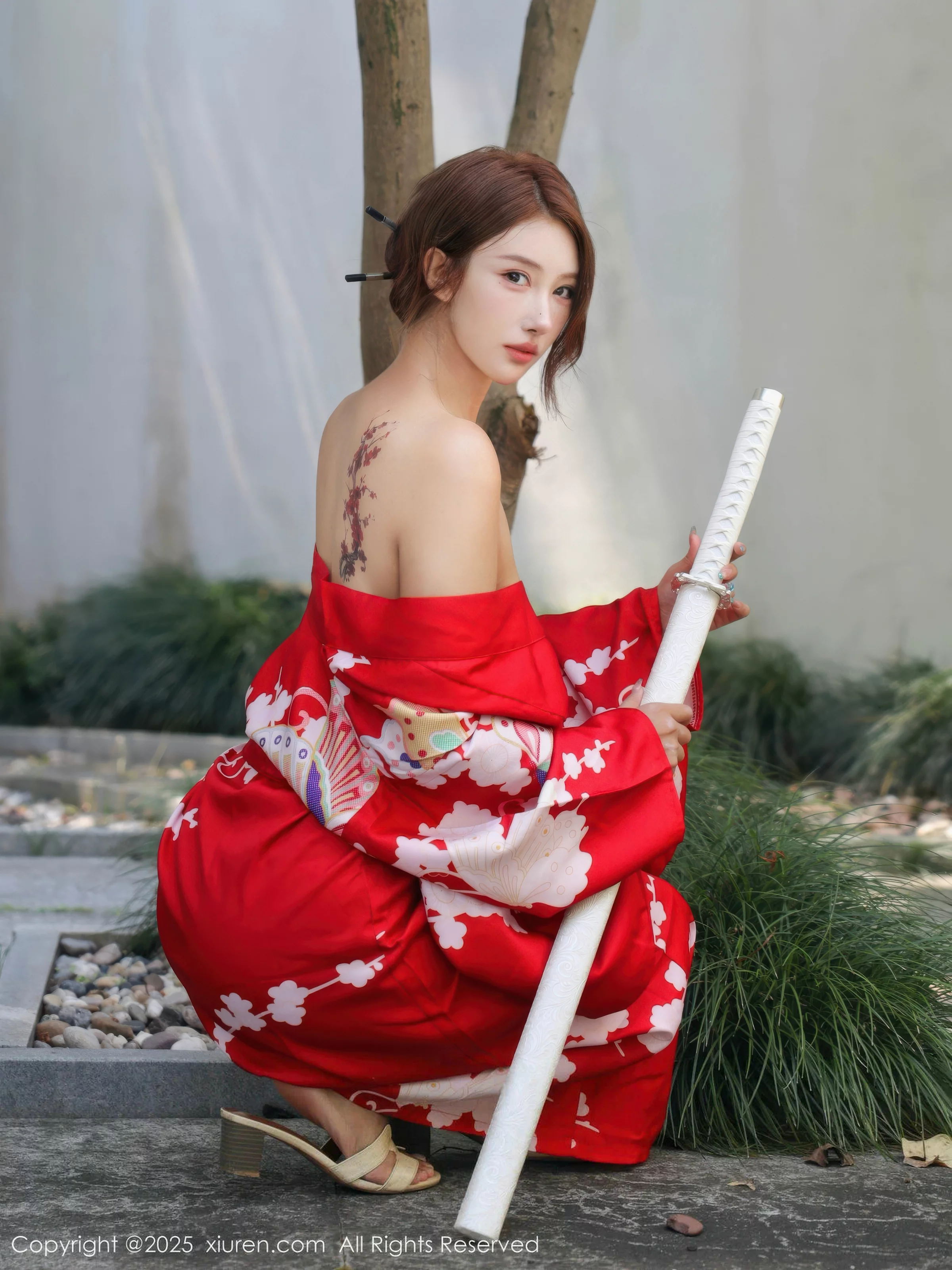   [XiuRen]高清写真图 2025.08.22 No.10683 金允希Yuki 红色和服第11张图片