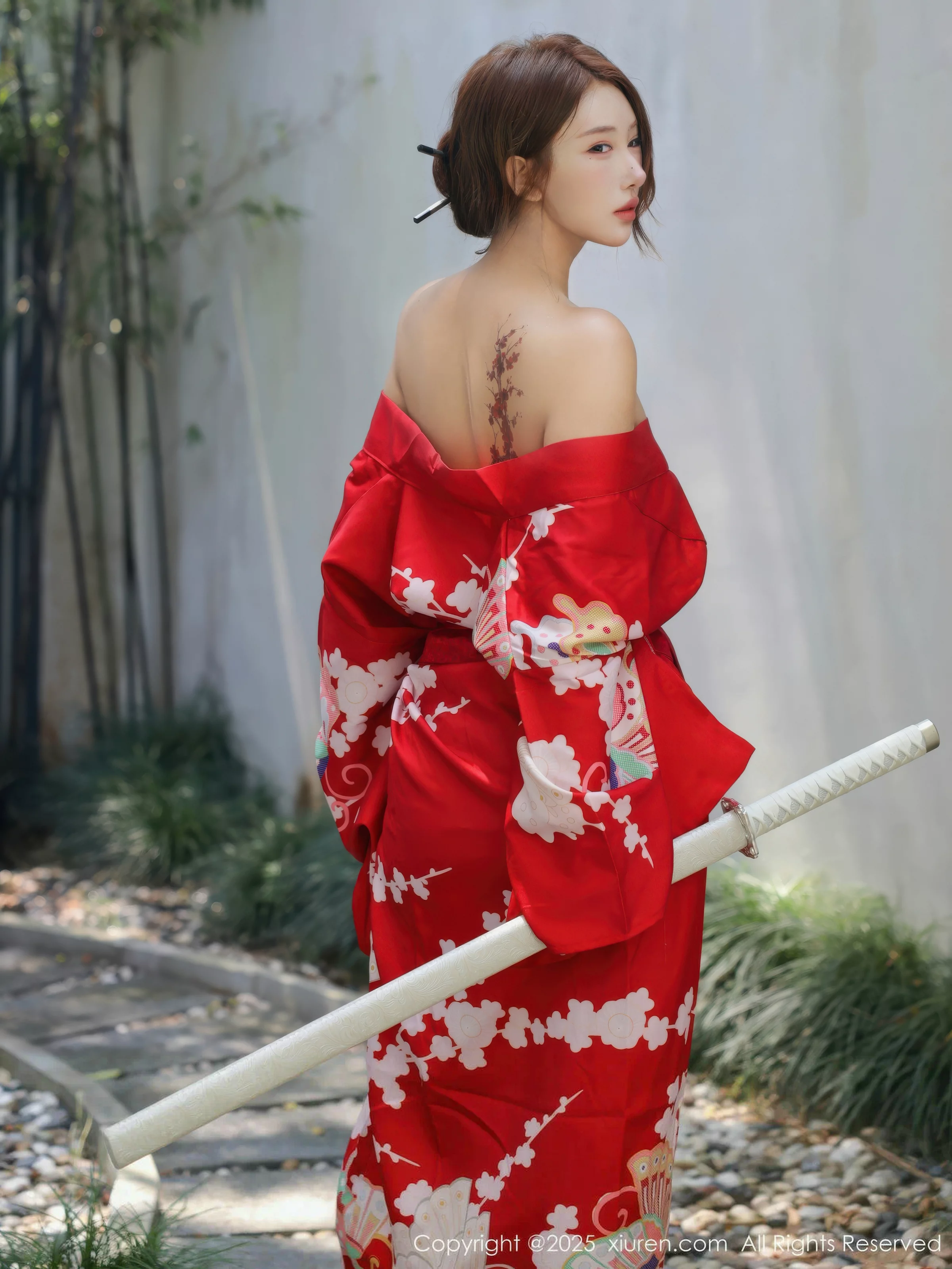   [XiuRen]高清写真图 2025.08.22 No.10683 金允希Yuki 红色和服第14张图片
