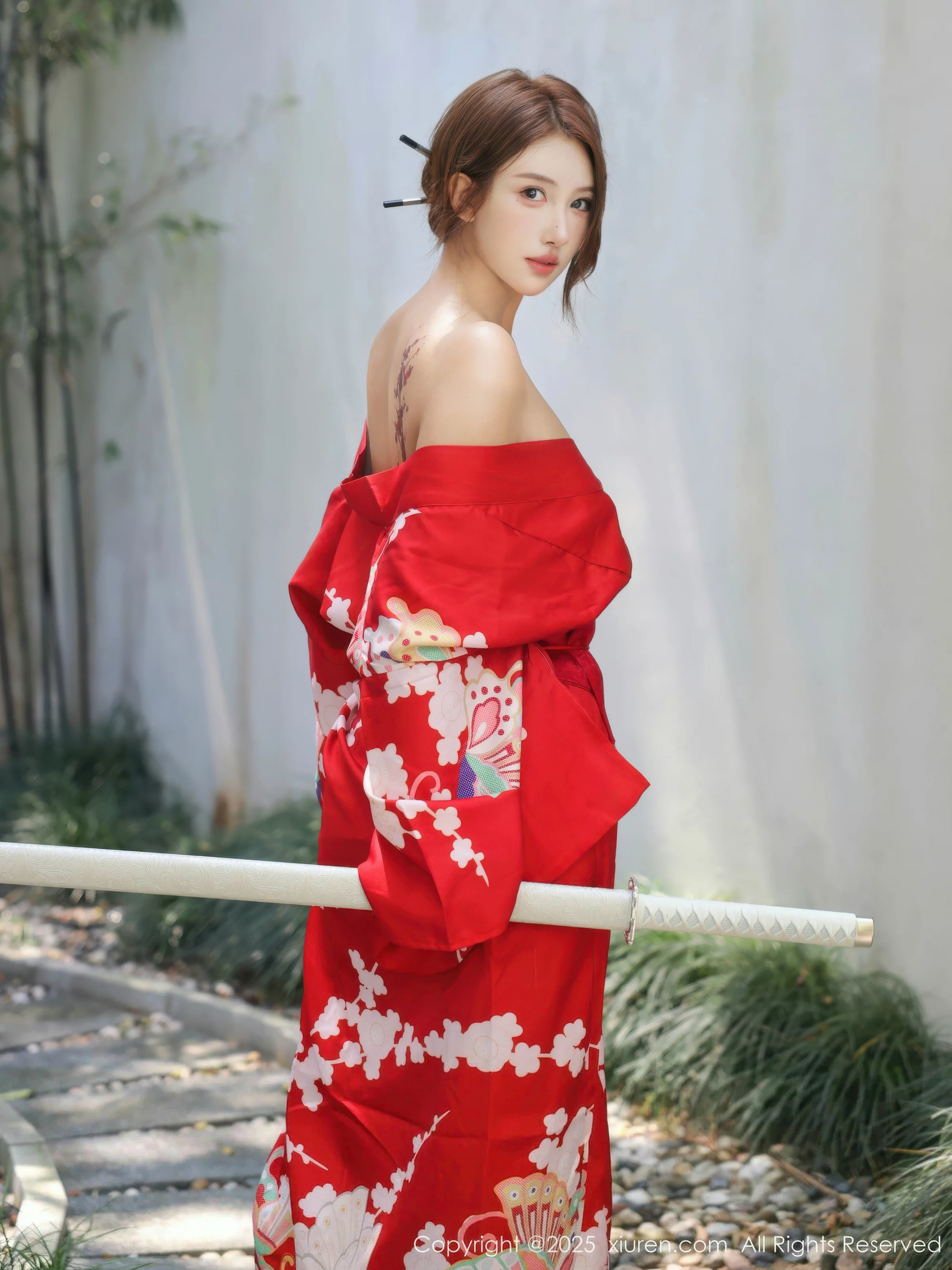   [XiuRen]高清写真图 2025.08.22 No.10683 金允希Yuki 红色和服第15张图片