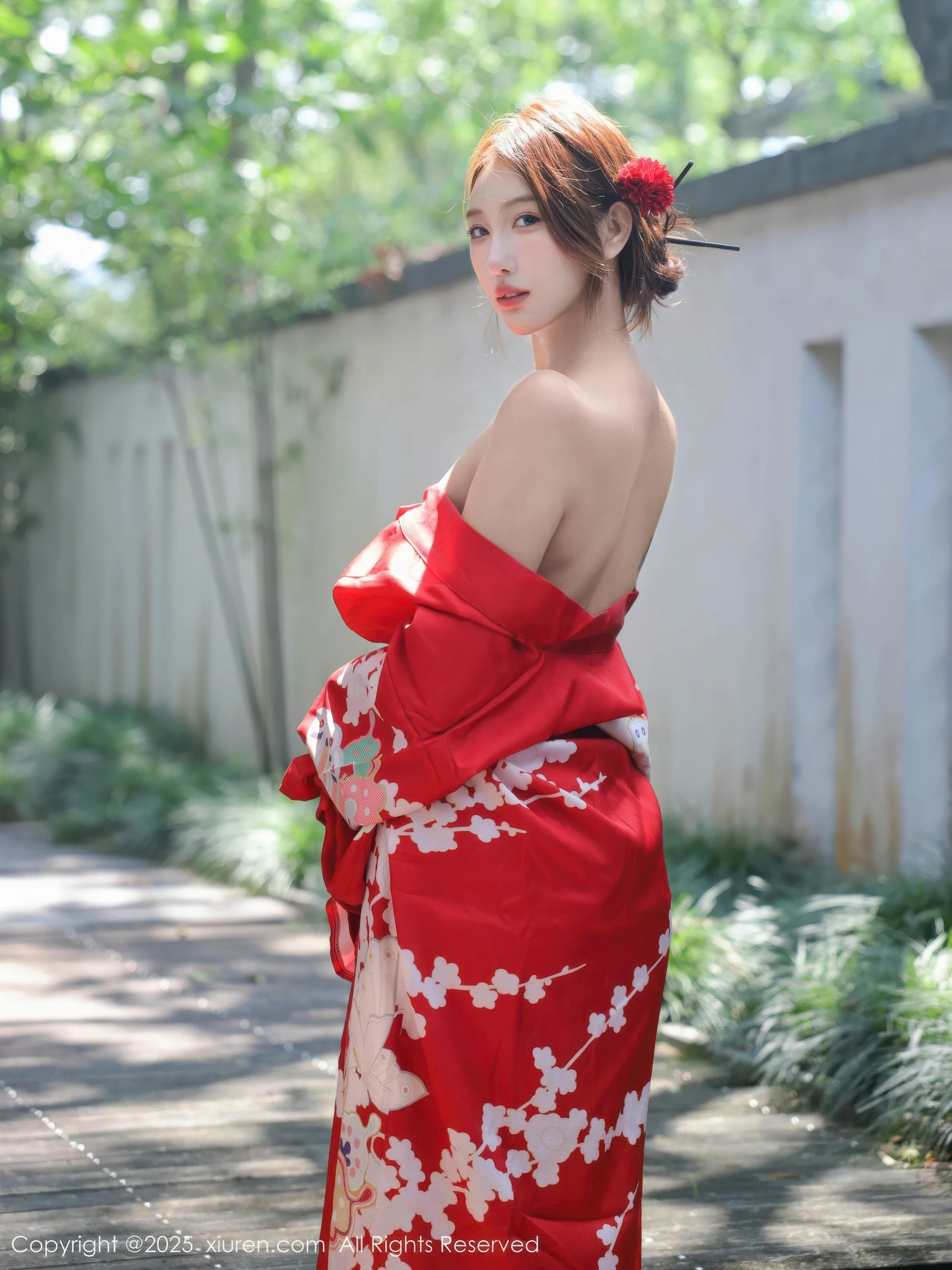   [XiuRen]高清写真图 2025.08.22 No.10683 金允希Yuki 红色和服第20张图片
