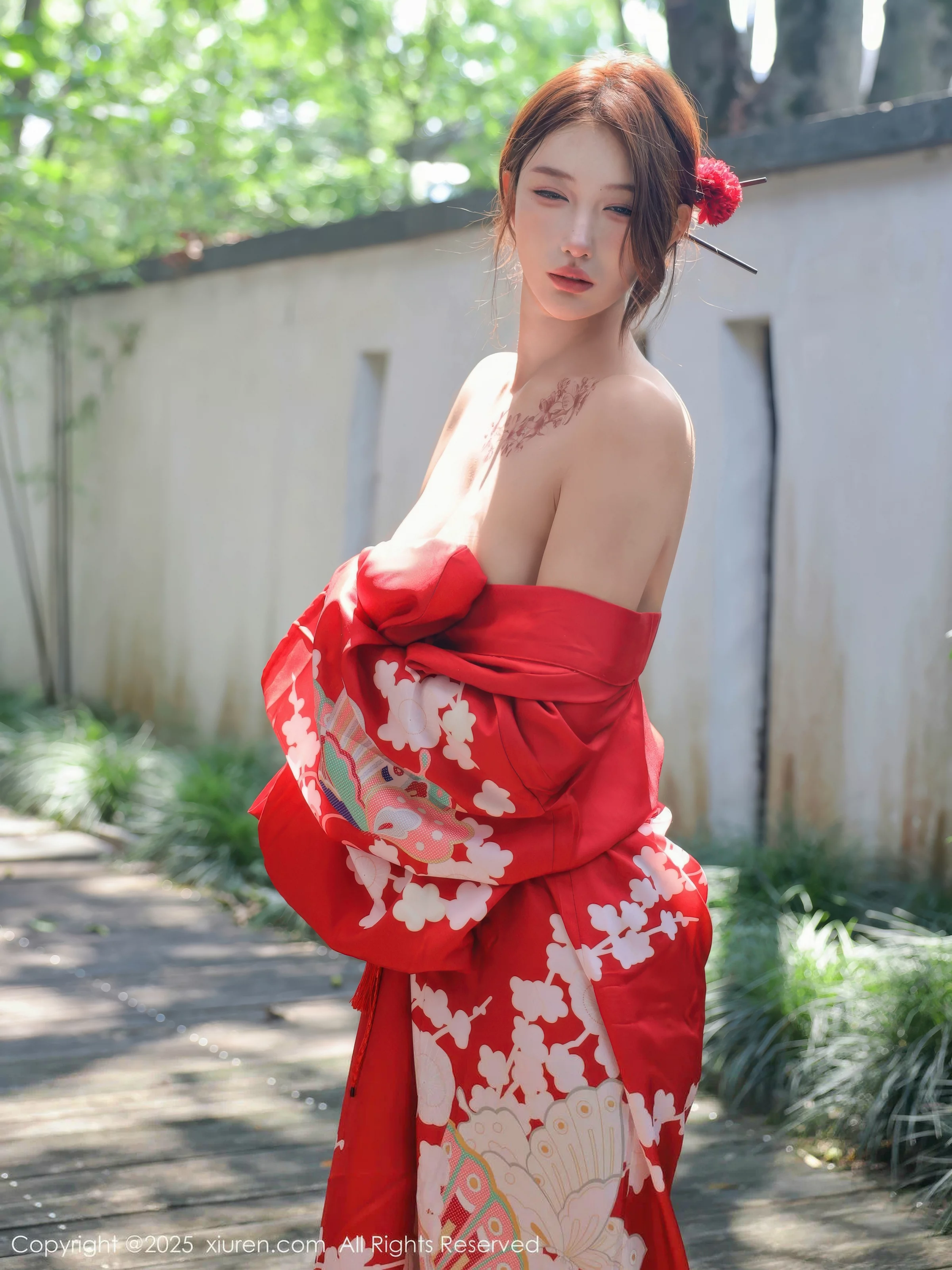   [XiuRen]高清写真图 2025.08.22 No.10683 金允希Yuki 红色和服第23张图片
