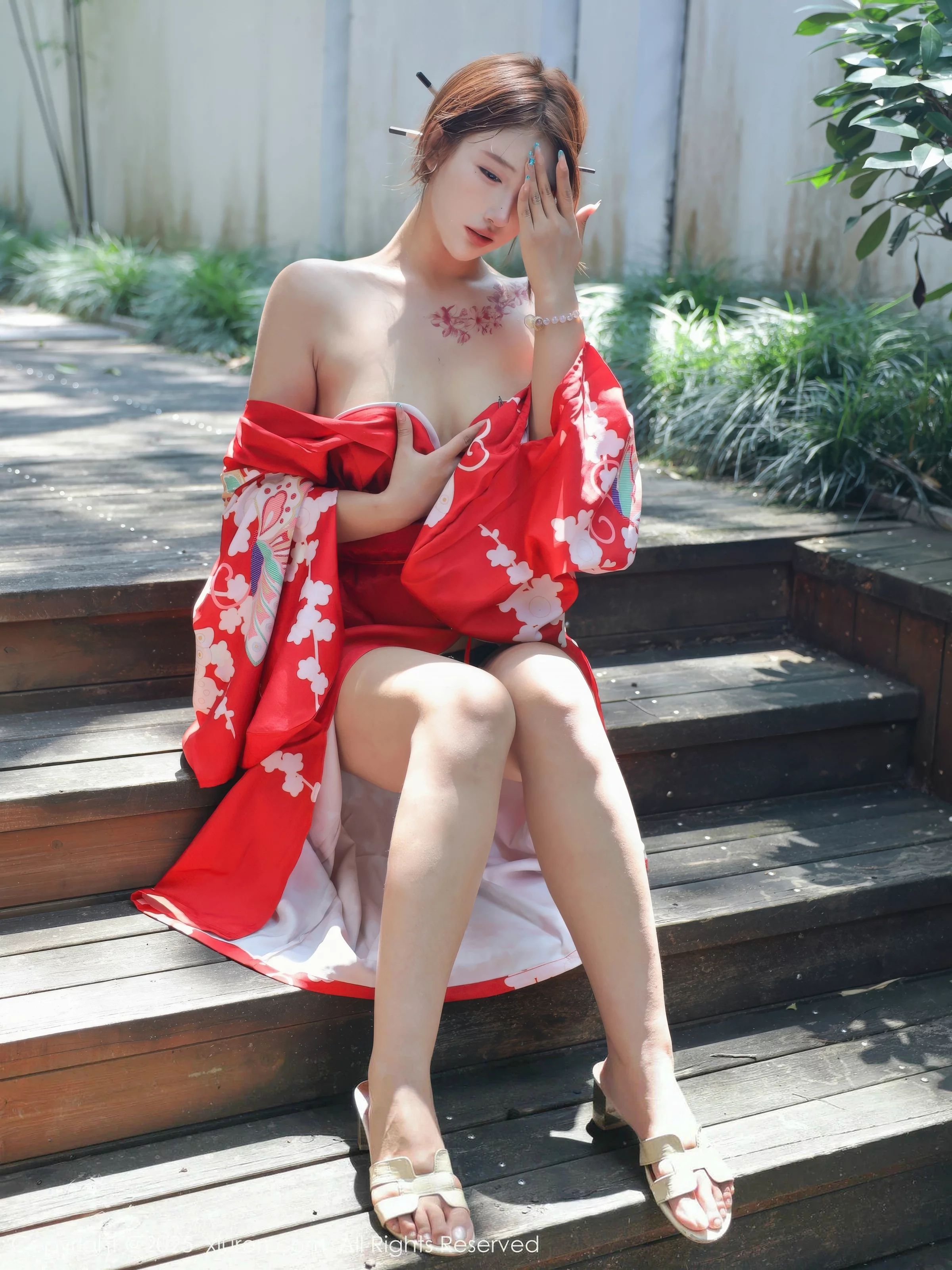   [XiuRen]高清写真图 2025.08.22 No.10683 金允希Yuki 红色和服第31张图片